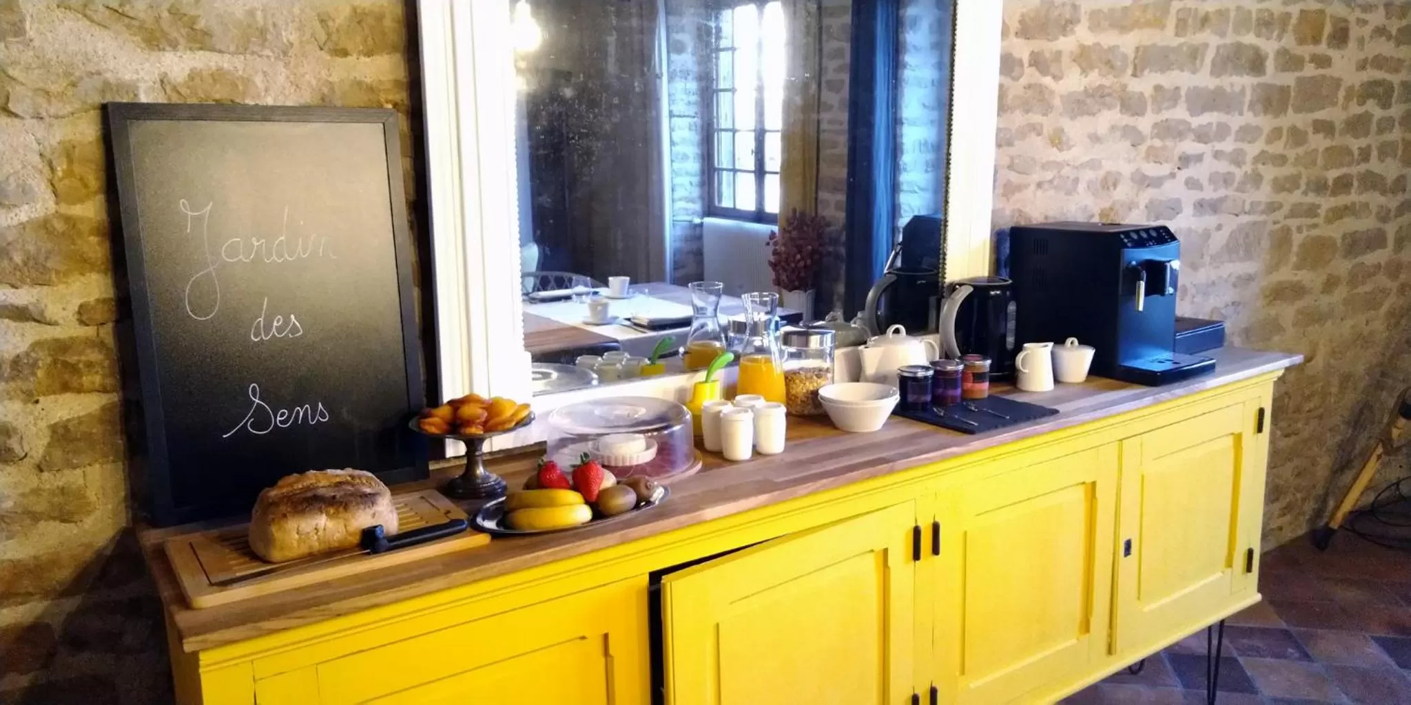 Breakfast in Jardin des Sens, la Rente d'Eguilly