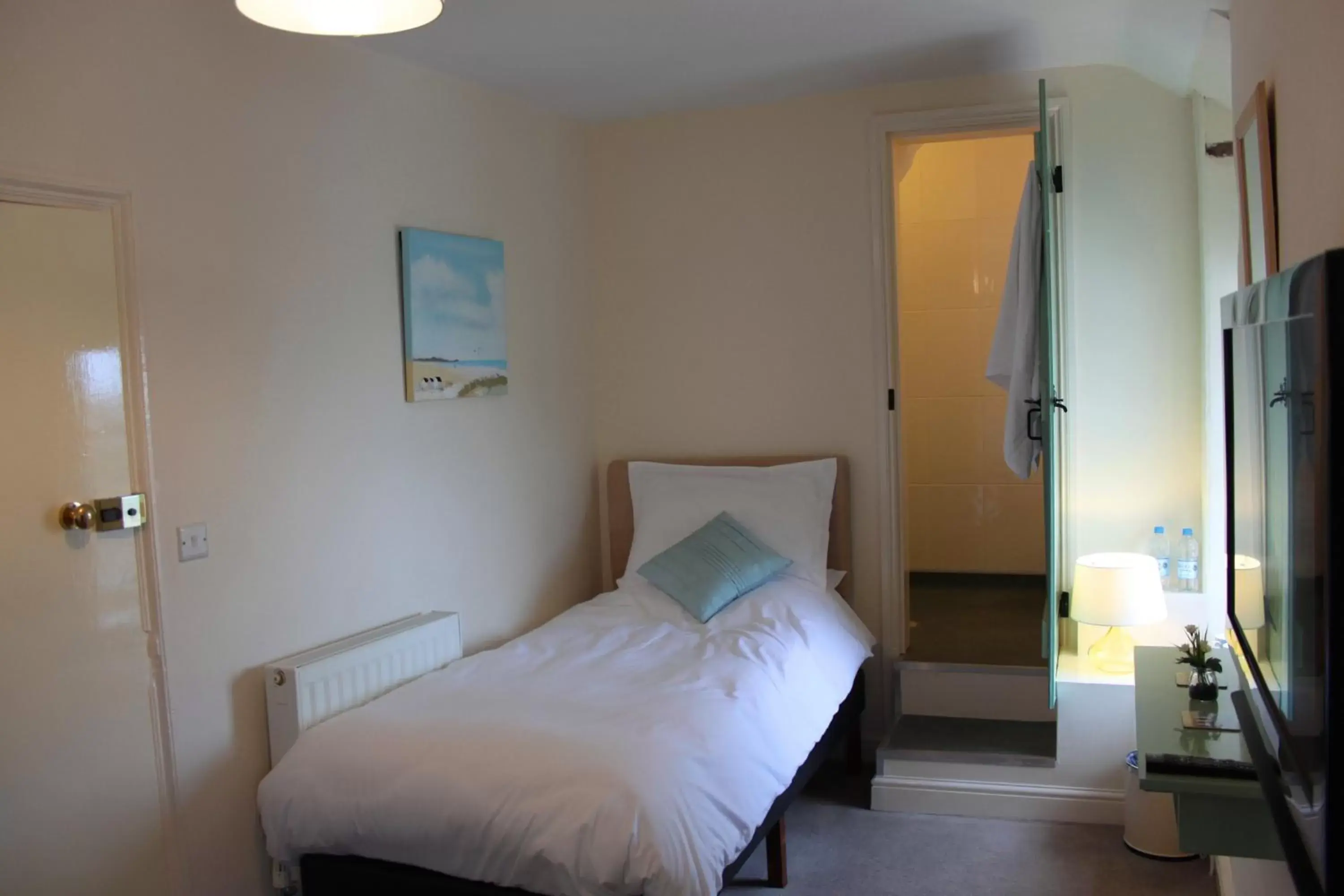 Twin Room - single occupancy in The Olive Branch Twin Room - single occupancy in The Olive Branch