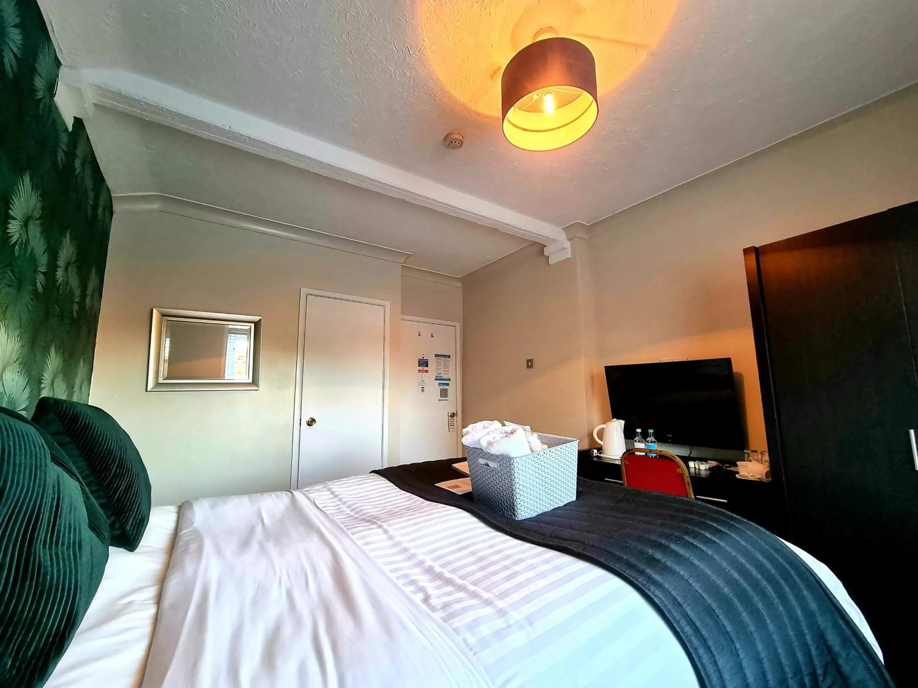 Bed in The Ashleigh - Dog Friendly