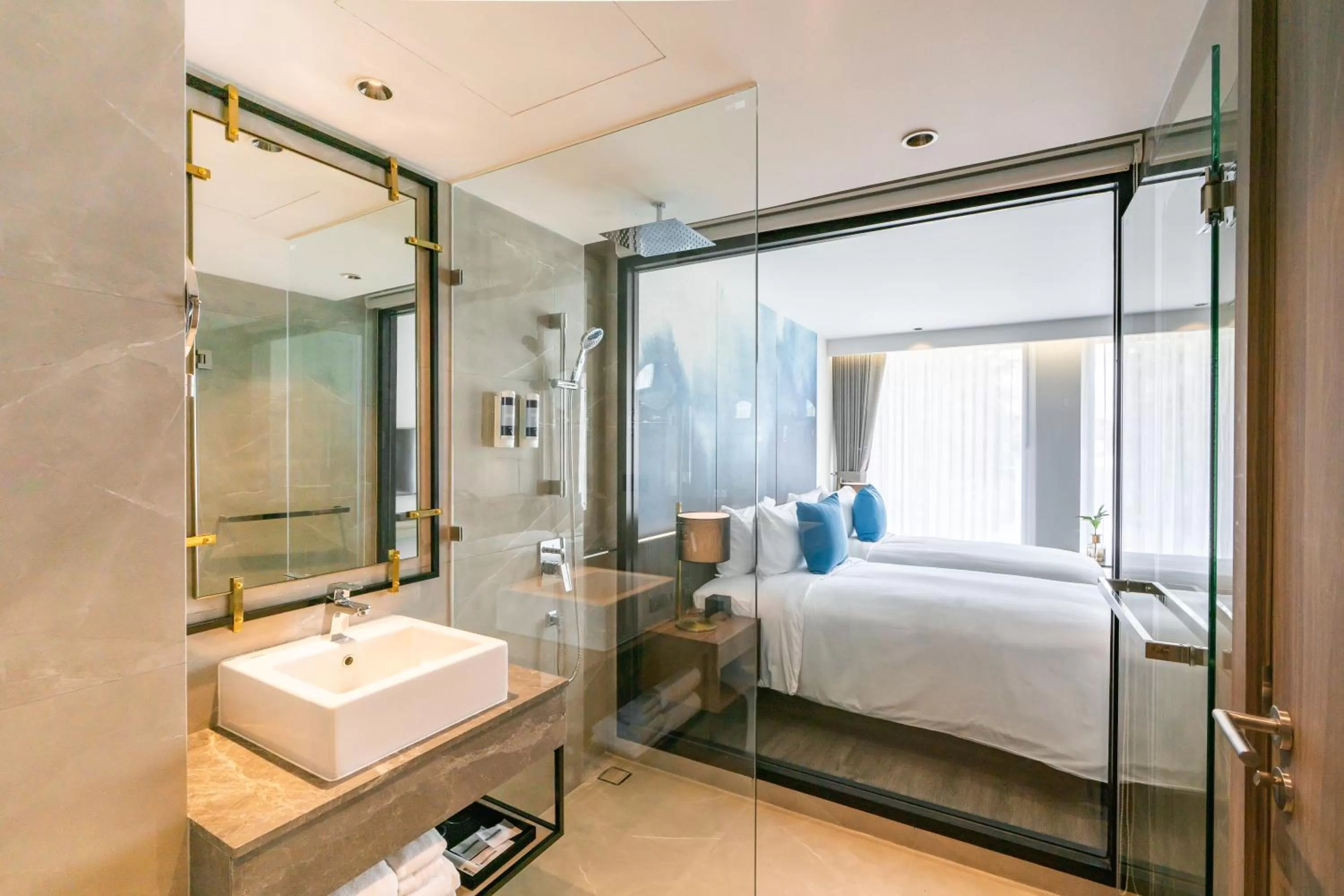 Bathroom, Bed in Best Western Plus Nexen Pattaya