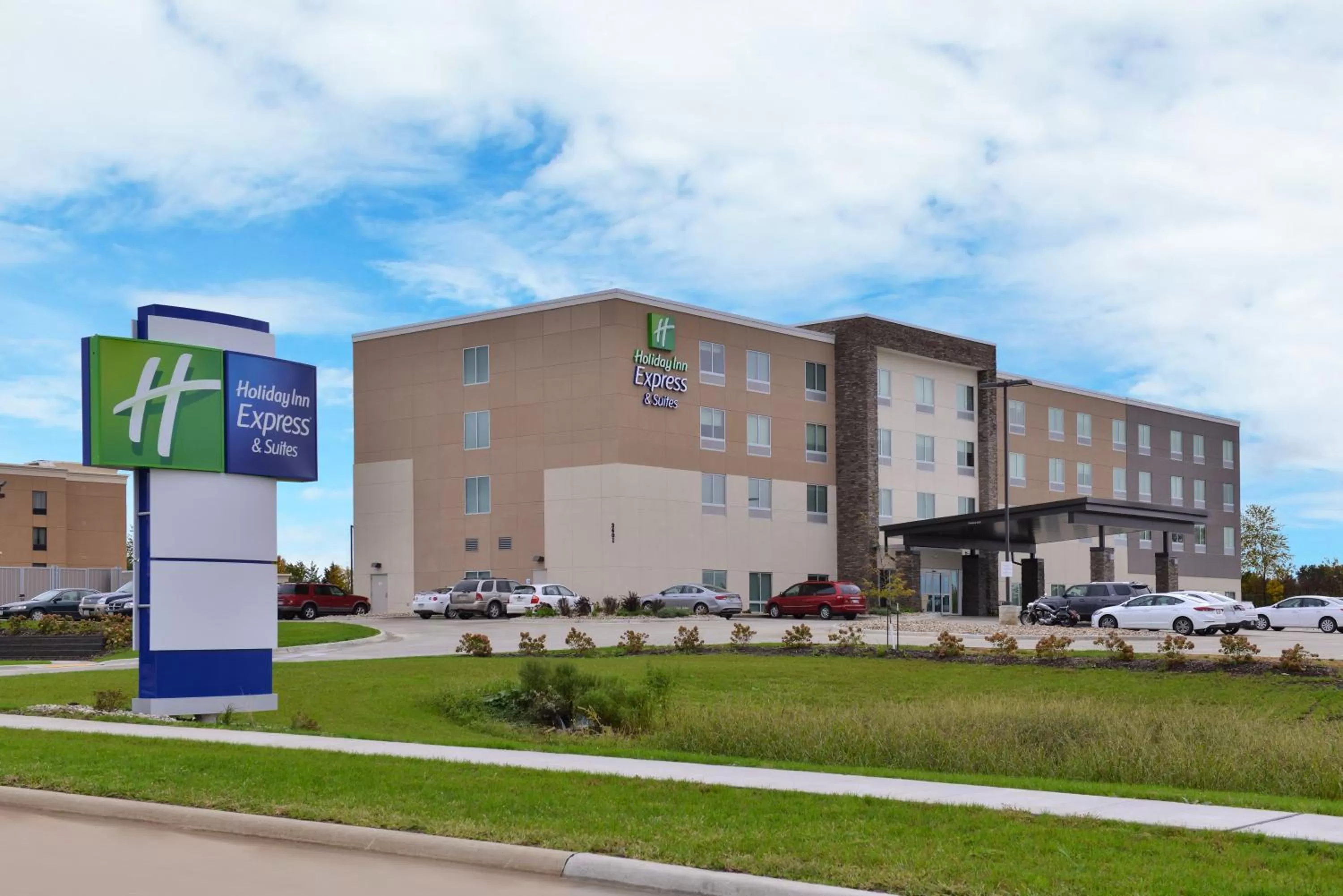 Property building in Holiday Inn Express & Suites - Marshalltown by IHG