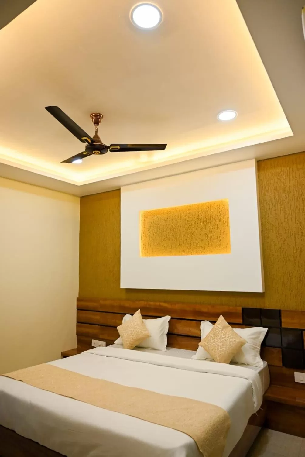 Photo of the whole room, Bed in Hotel Golden Bliss