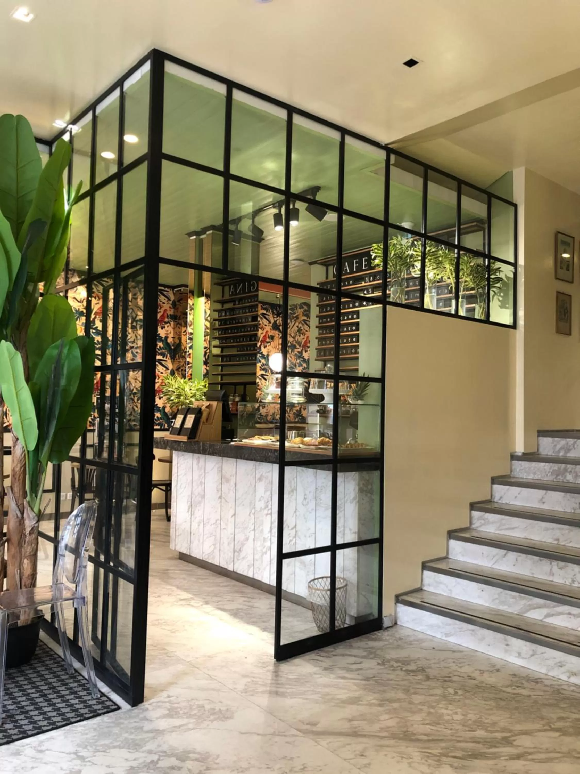 Restaurant/places to eat in Hotel Regina