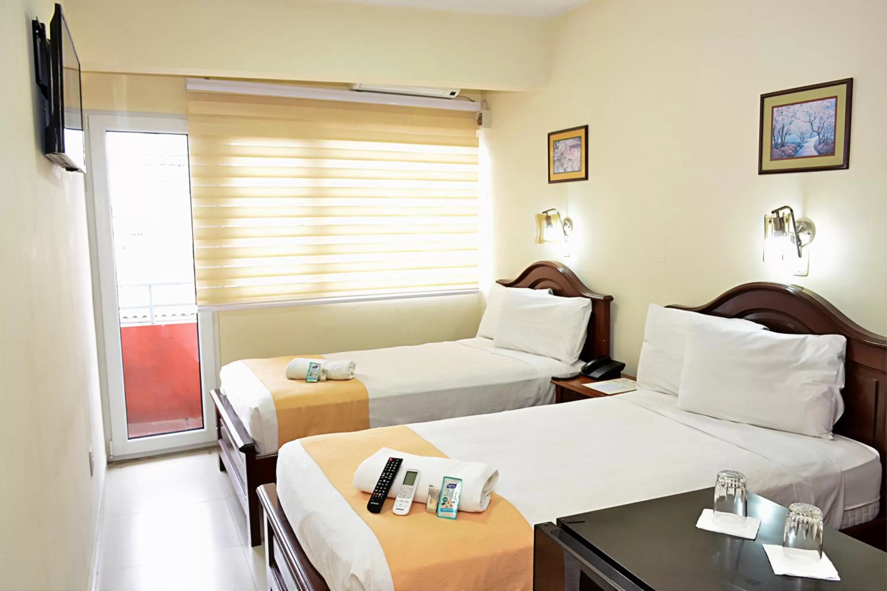 Bedroom, Bed in La Siesta Hotel