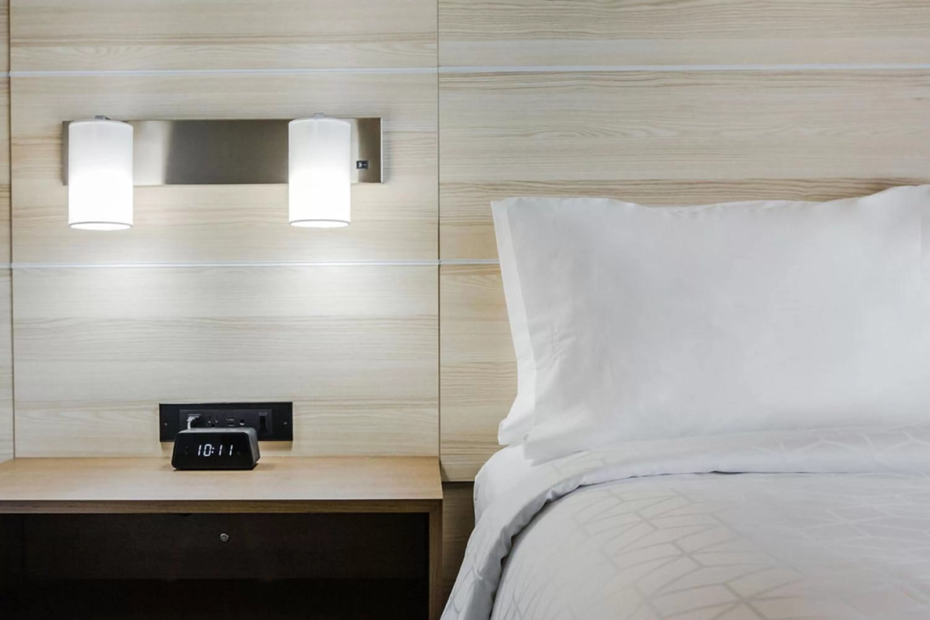 Photo of the whole room, Bed in Holiday Inn Express & Suites Edmonton N - St Albert by IHG