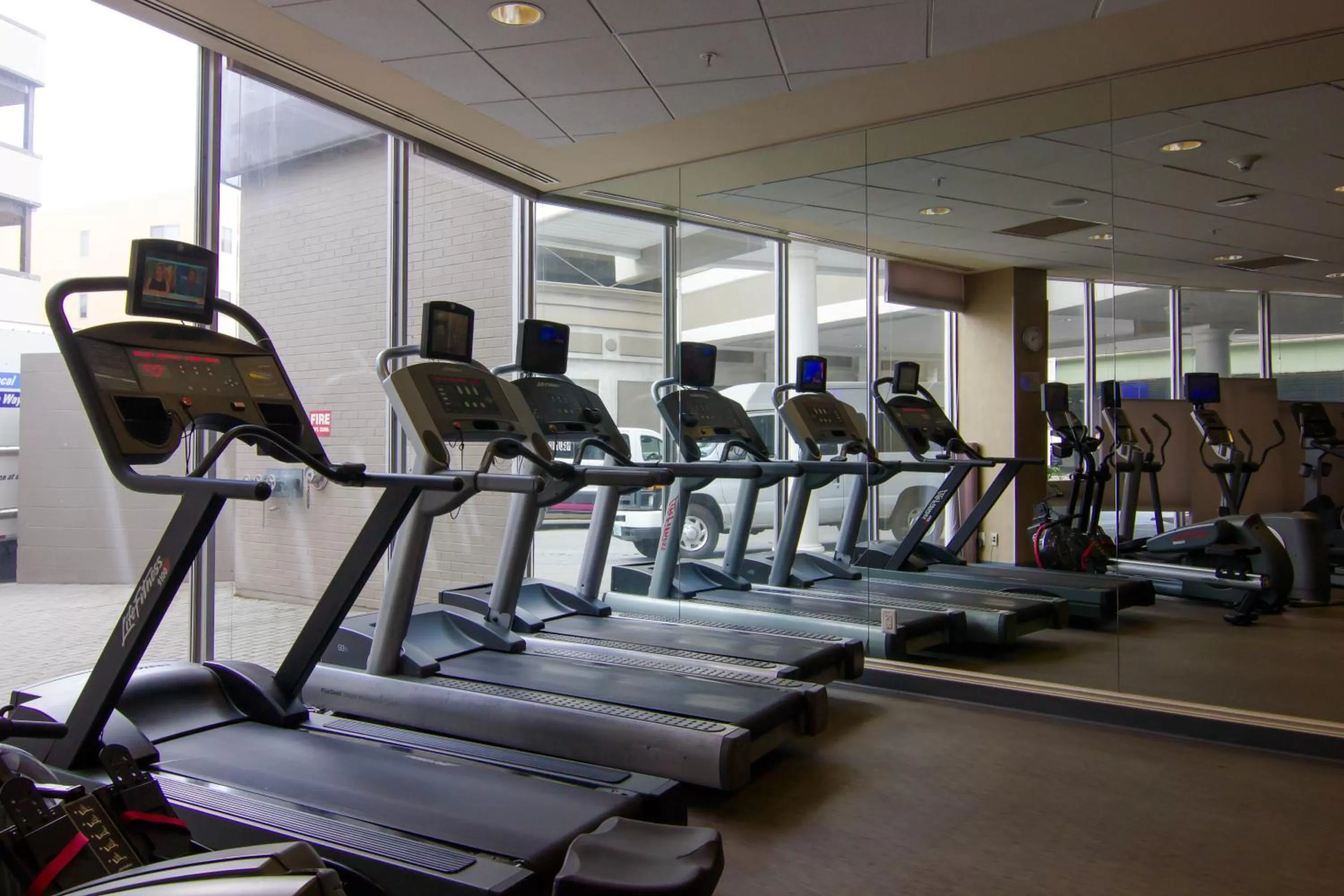 Fitness centre/facilities in Crowne Plaza Syracuse by IHG