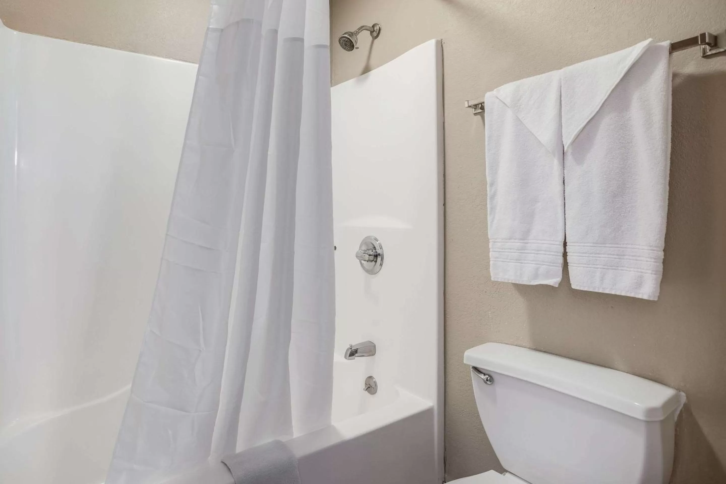 Bathroom in Quality Inn Calvert City - Paducah East