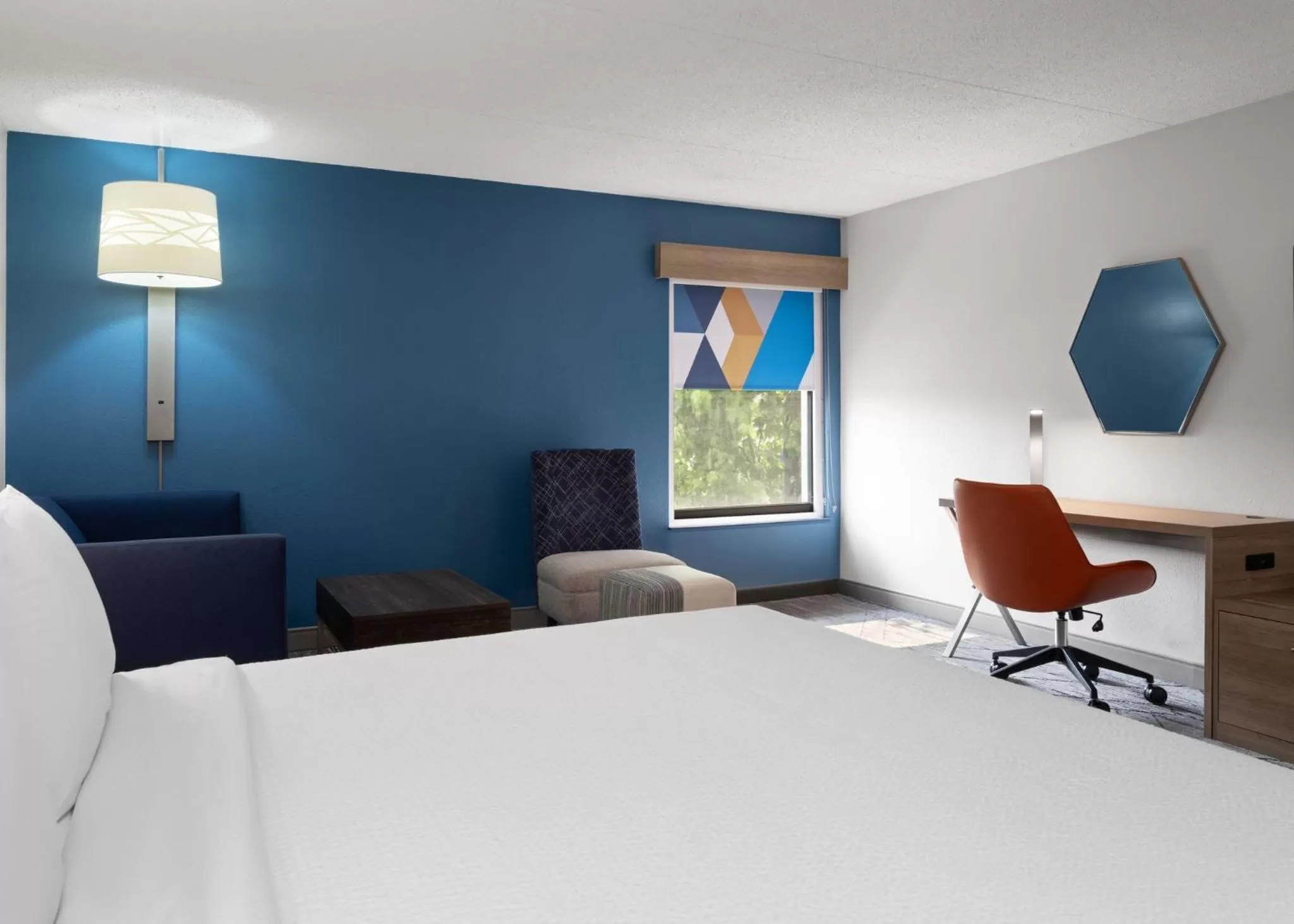 Photo of the whole room, Bed in Holiday Inn Express Indianapolis Airport by IHG