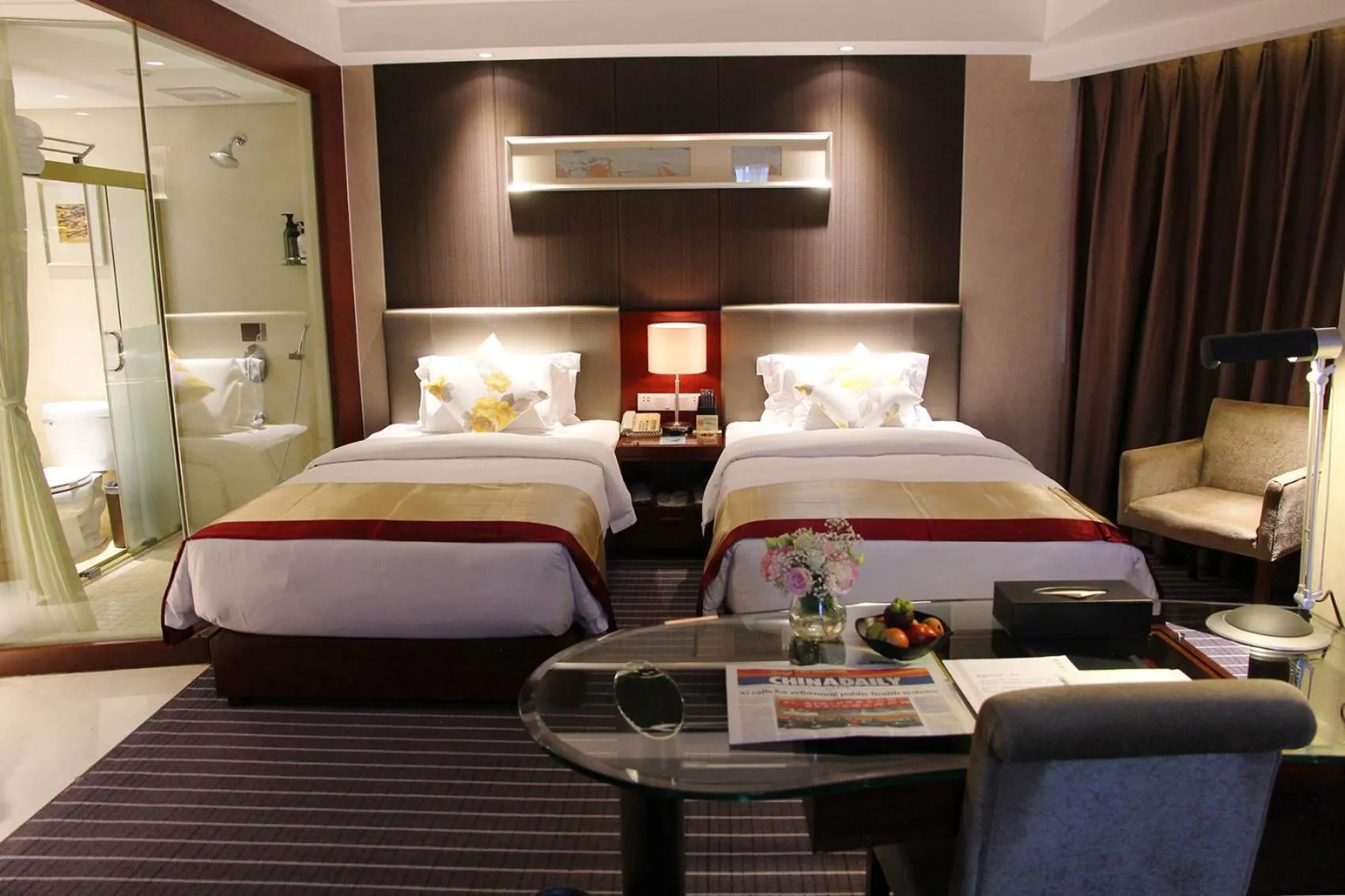 Photo of the whole room, Bed in Kunming Haitian Hotel