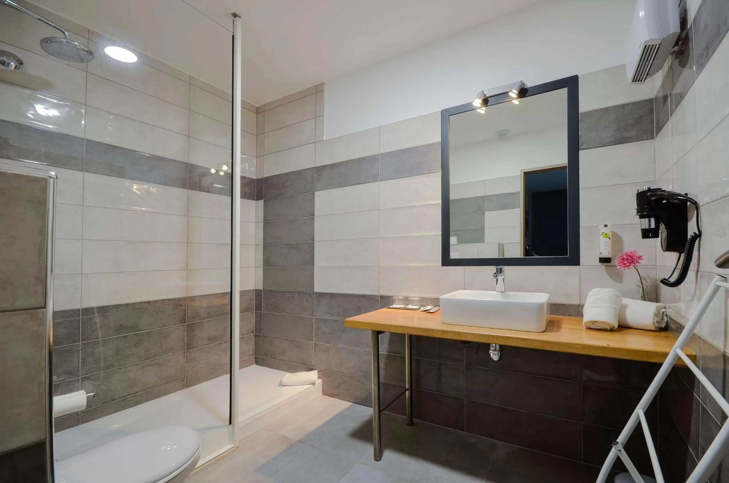 Bathroom in Sure Hotel by Best Western Beziers Le Monestie