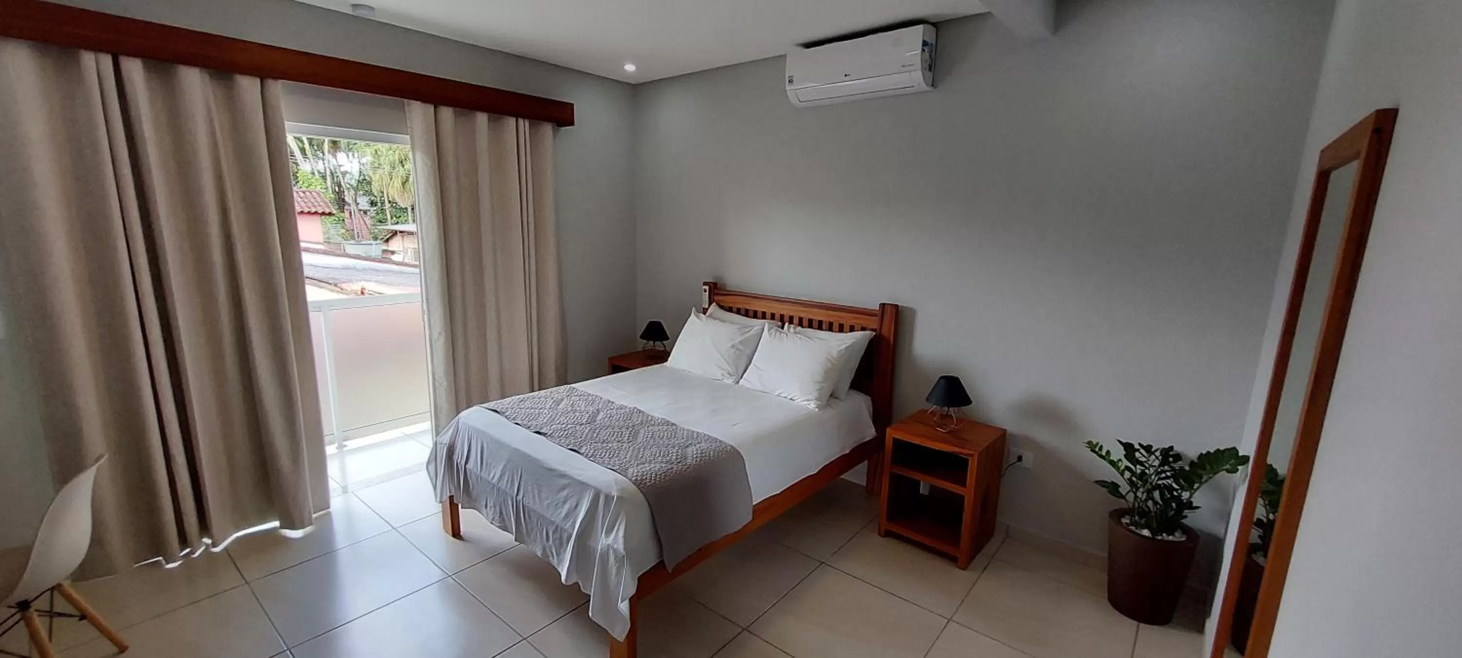 Photo of the whole room, Bed in Pousada das Saíras