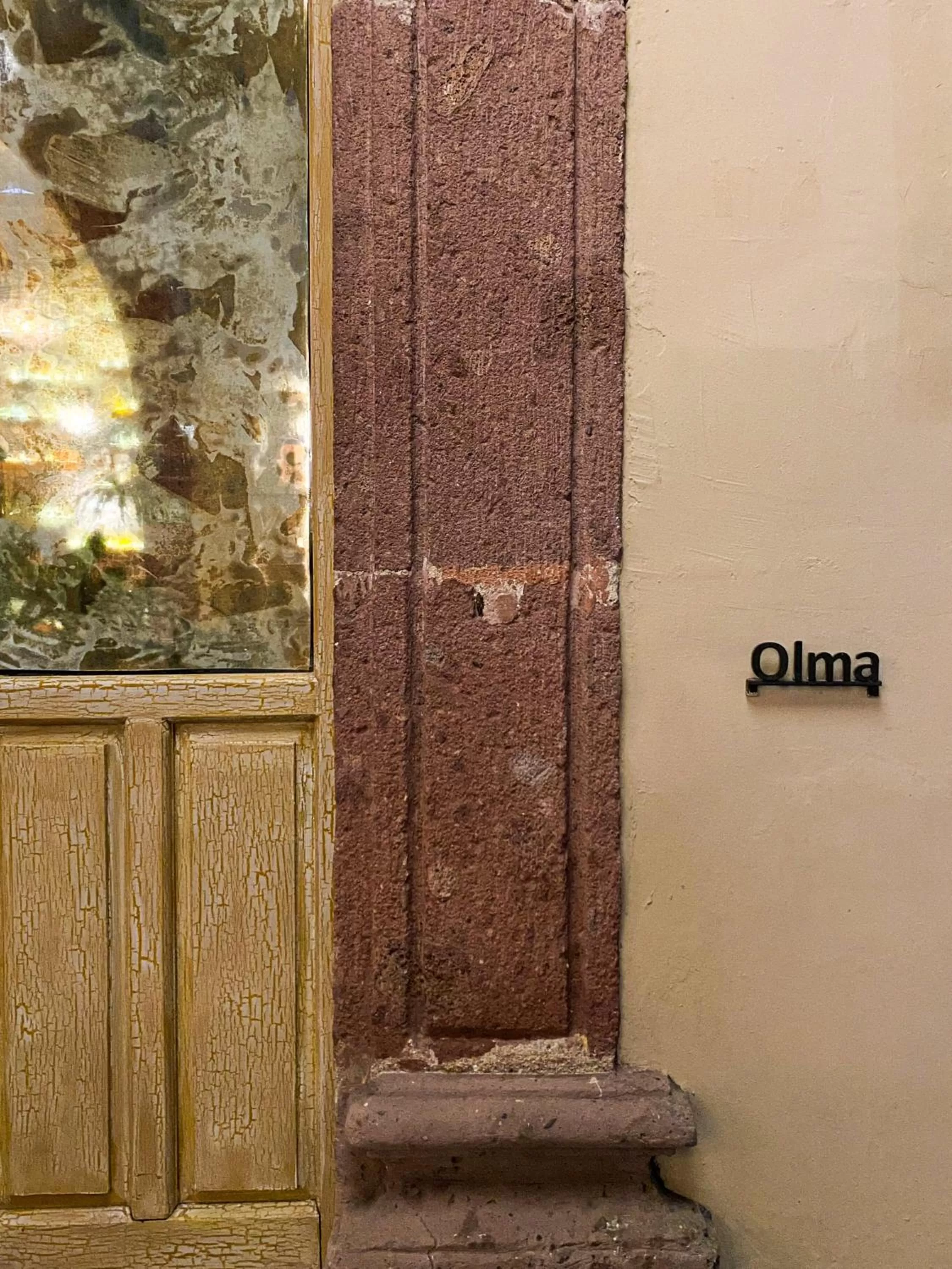 Text overlay in Hotel Nena Centro