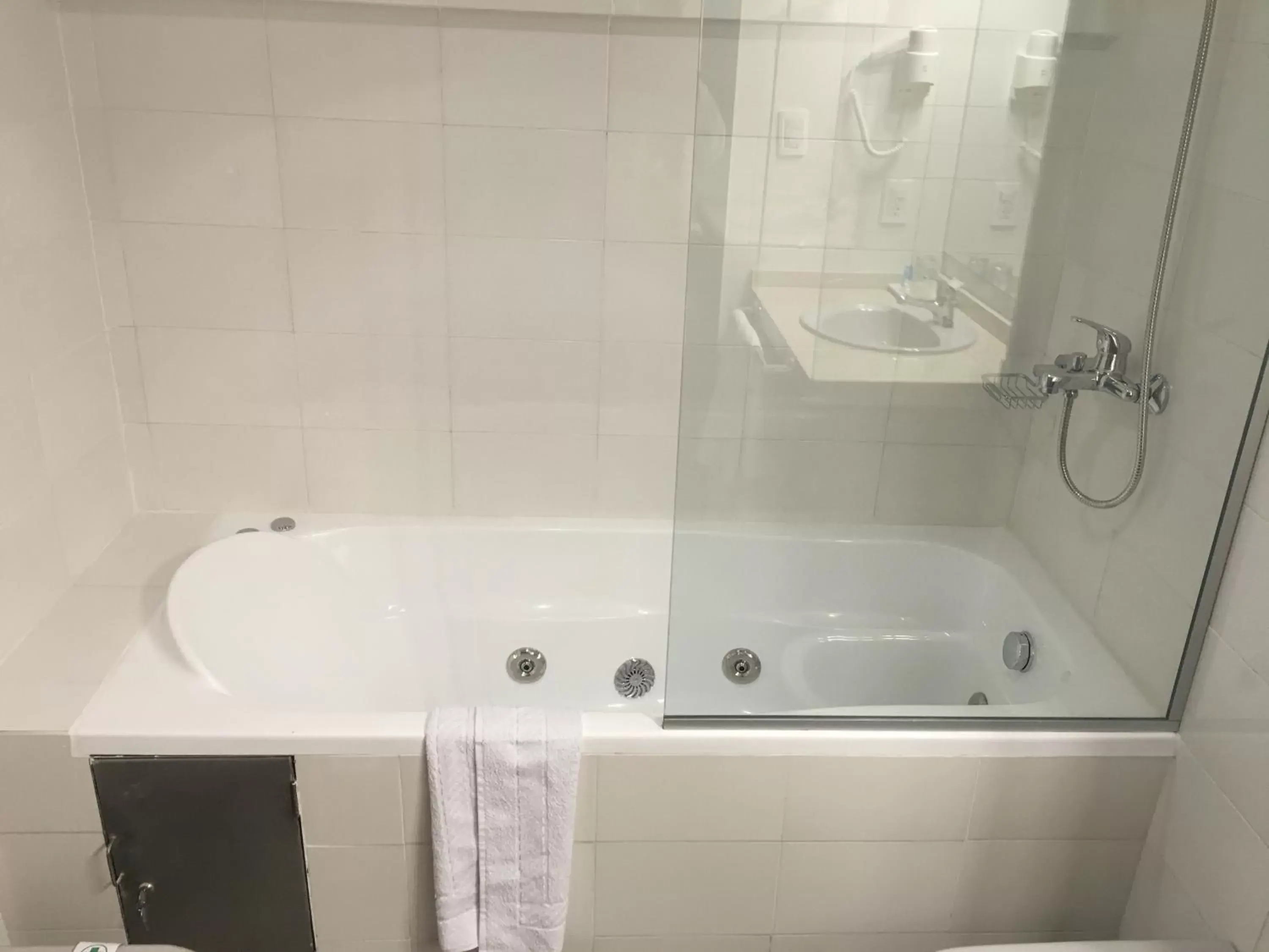 Suite - single occupancy in Crystal Tower Suite - single occupancy in Crystal Tower