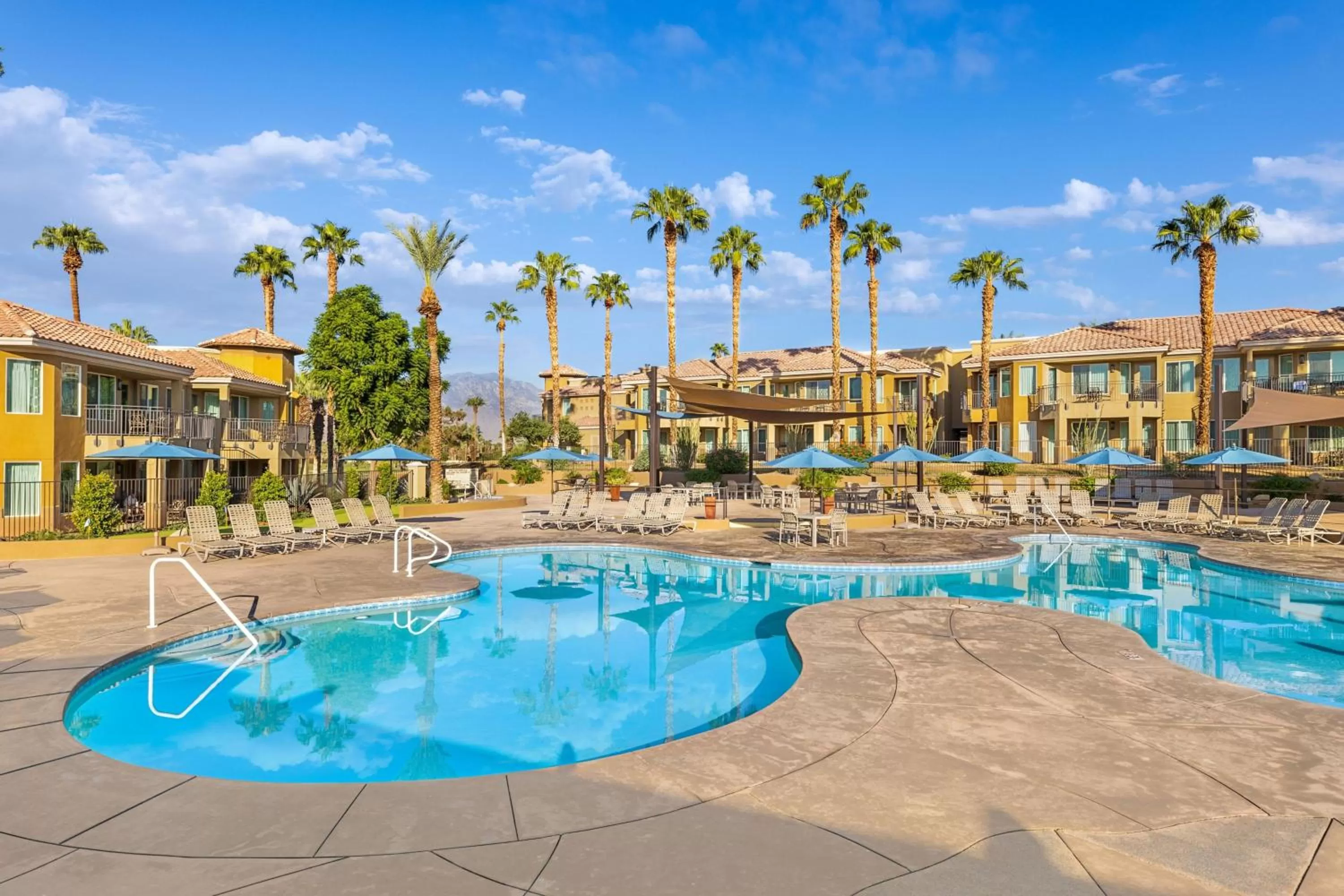 Swimming pool in Marriott's Desert Springs Villas II