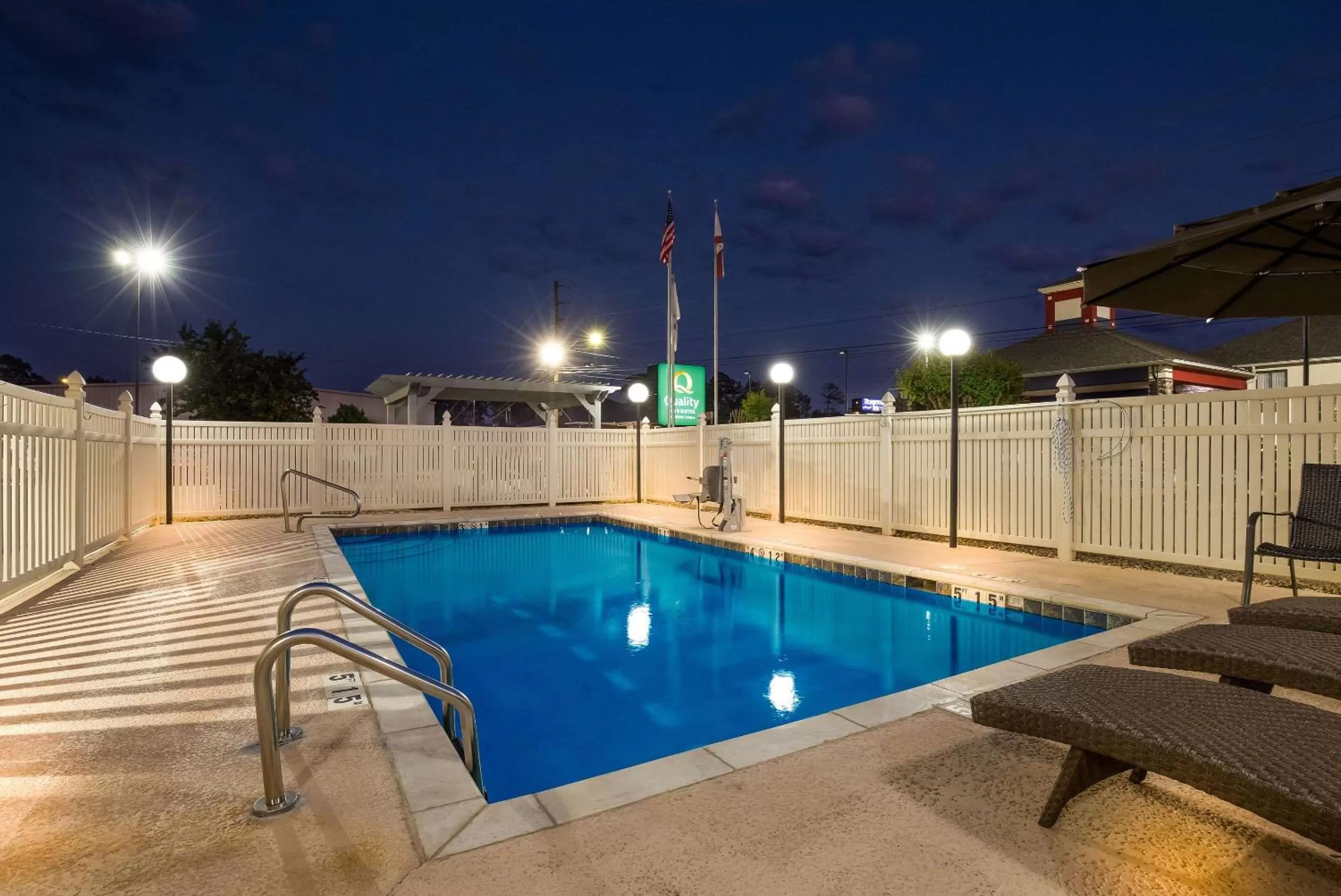 Swimming pool in Quality Inn Thomasville-Northpark