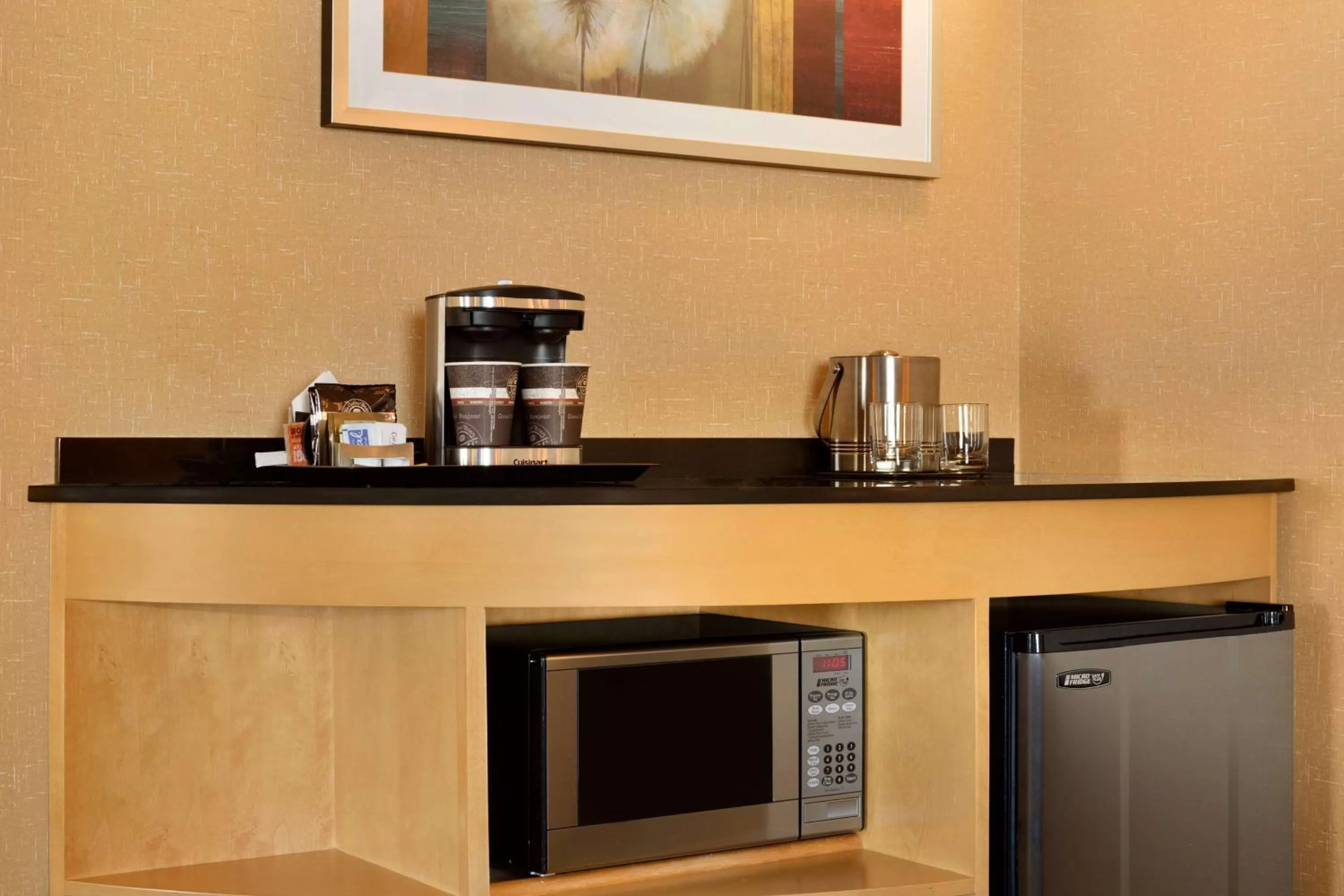 Kitchen or kitchenette in DoubleTree by Hilton Hotel Oklahoma City Airport