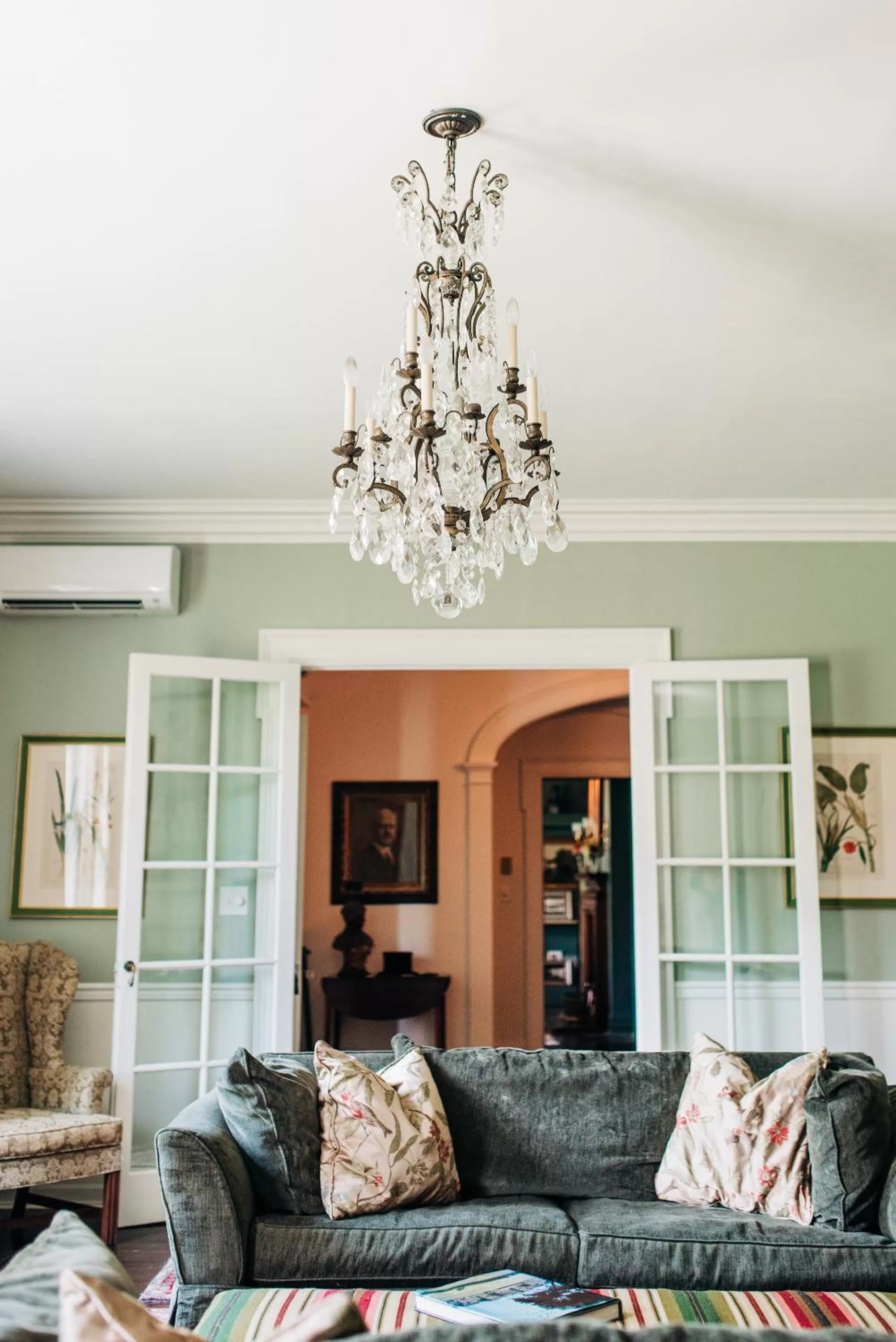 Living room in Benn Conger Inn
