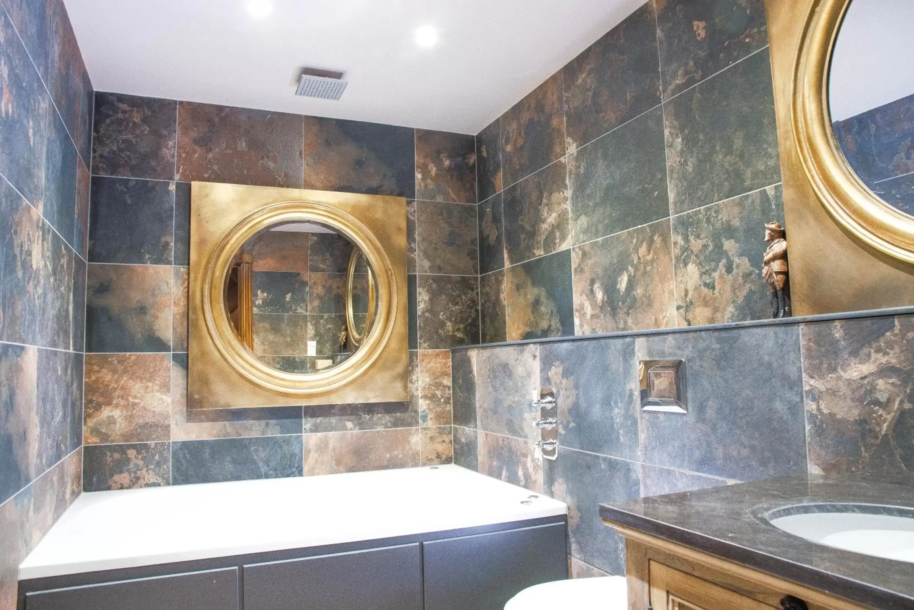 Luxury Room (Sleeping 9) in The Shankly Hotel Luxury Room (Sleeping 9) in The Shankly Hotel