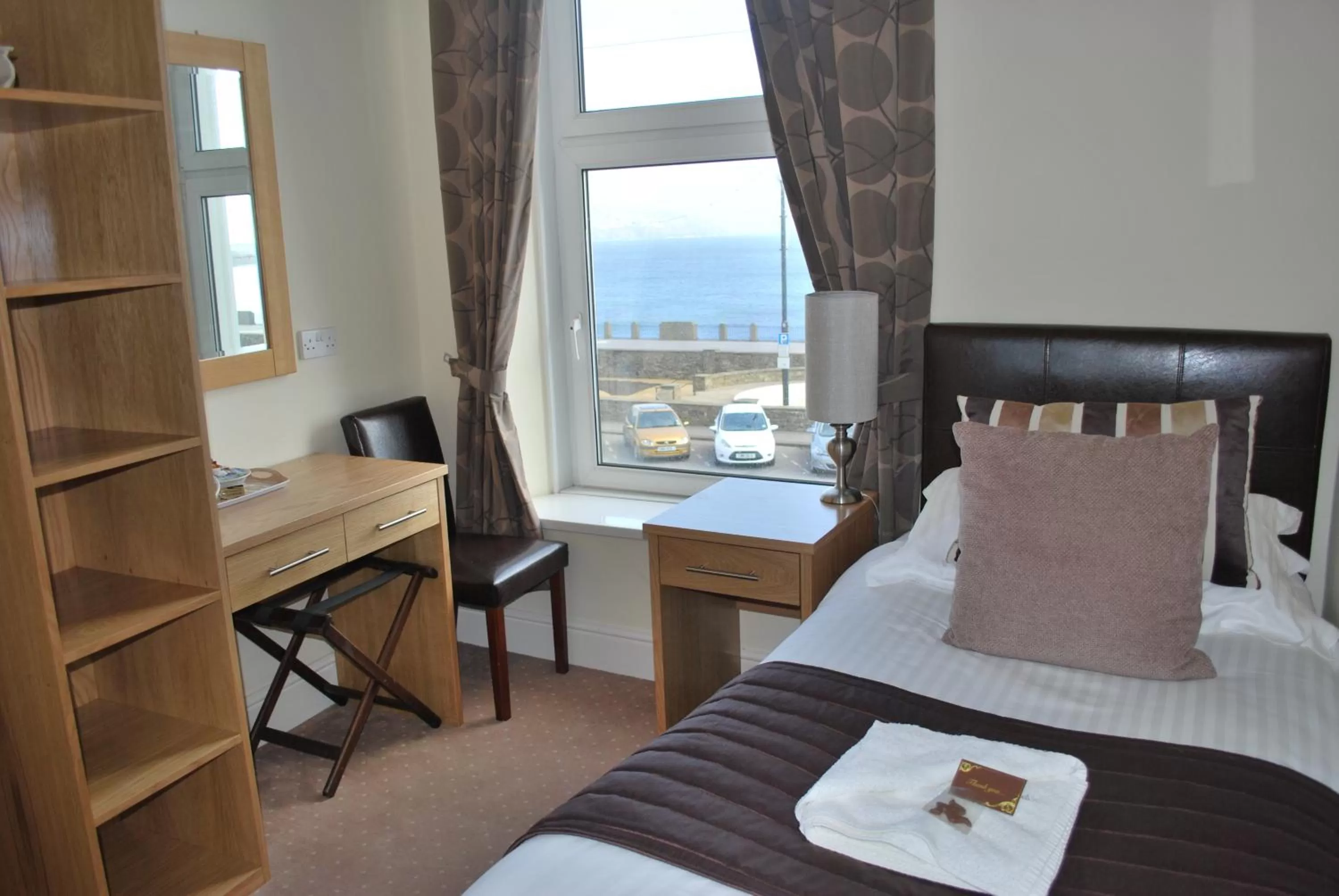 Bed, Sea View in Ellan Vannin Hotel
