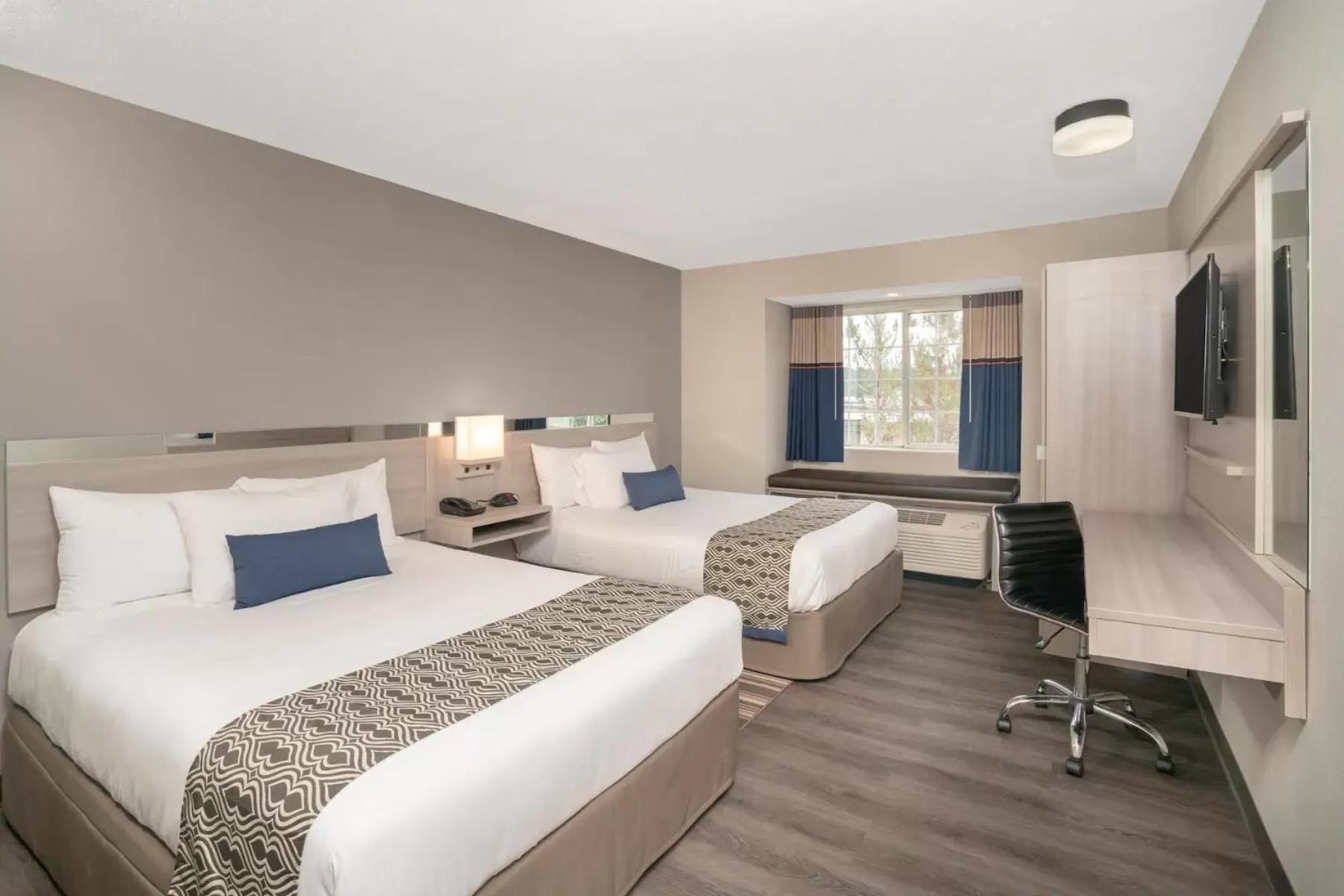 Bed in Quality Inn & Suites Nashville - Bellevue