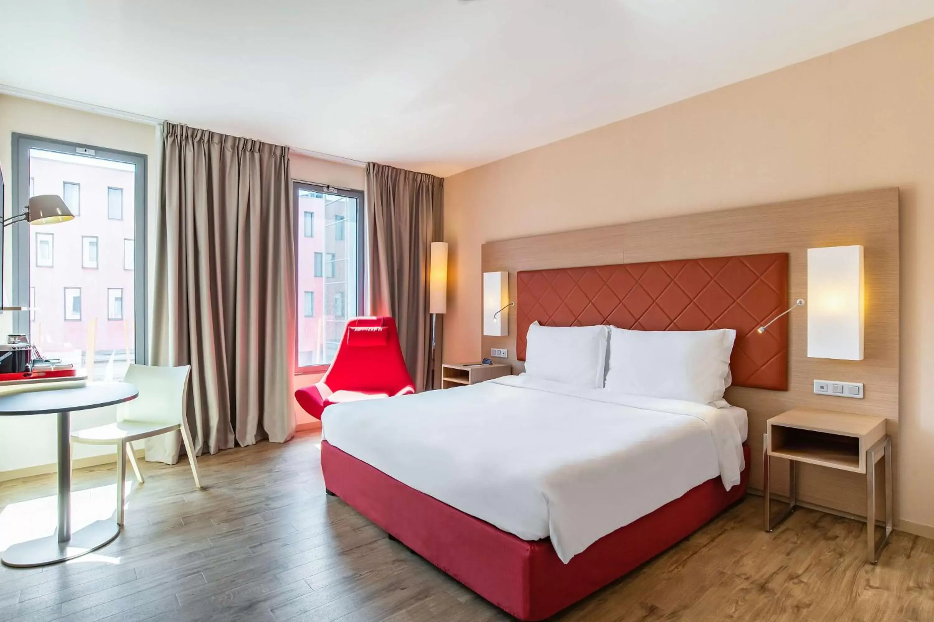 Standard Room with Patio View in Radisson Blu Hotel Toulouse Airport Standard Room with Patio View in Radisson Blu Hotel Toulouse Airport