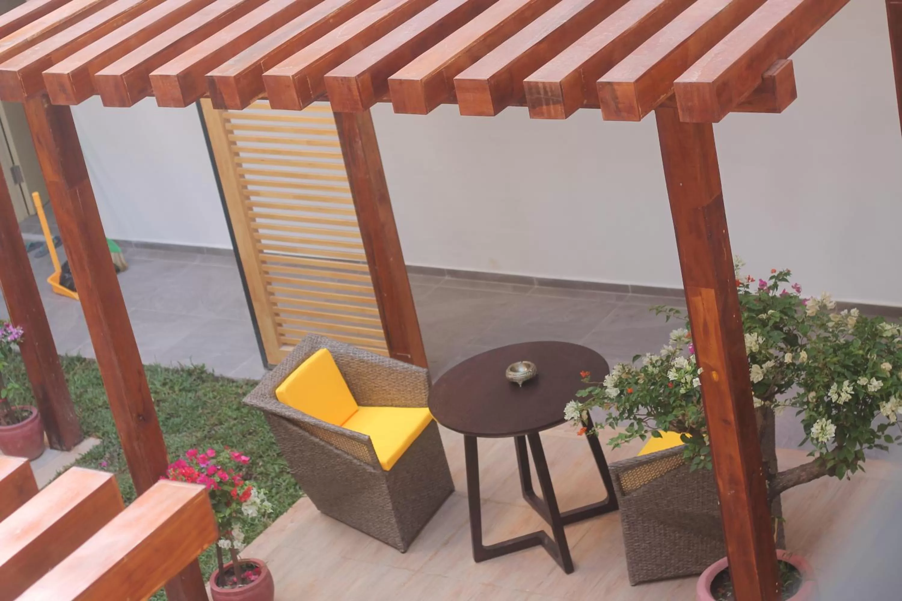 Garden, Balcony/Terrace in Benny's City Hotel