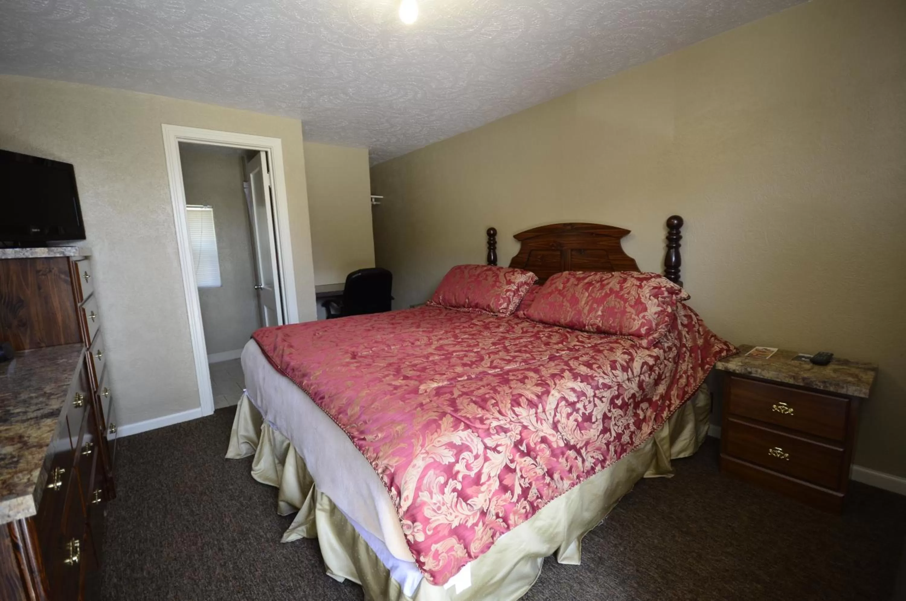 Bed in Best Inn Motel Salina