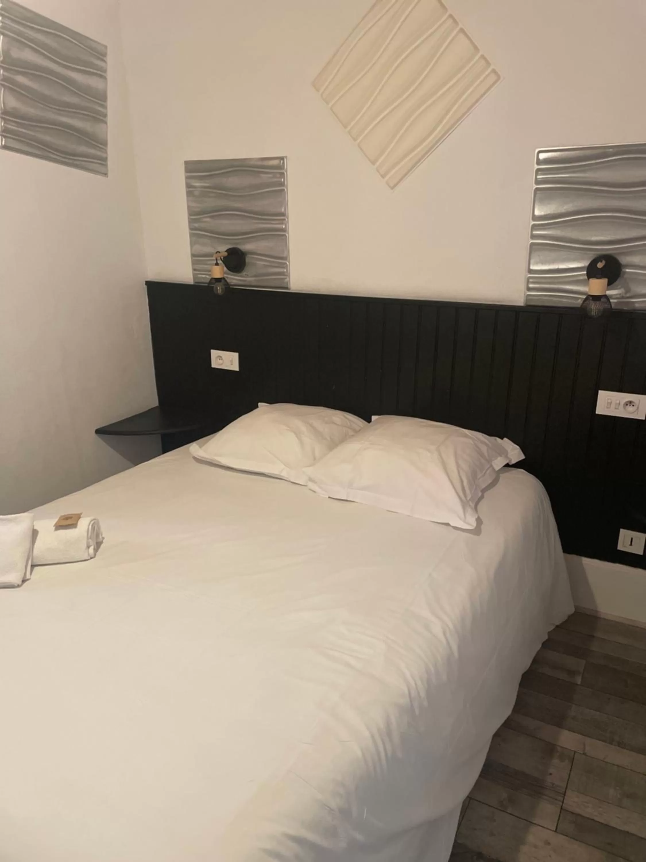 Bed in Hôtel & Restaurant Le Patio VICHY