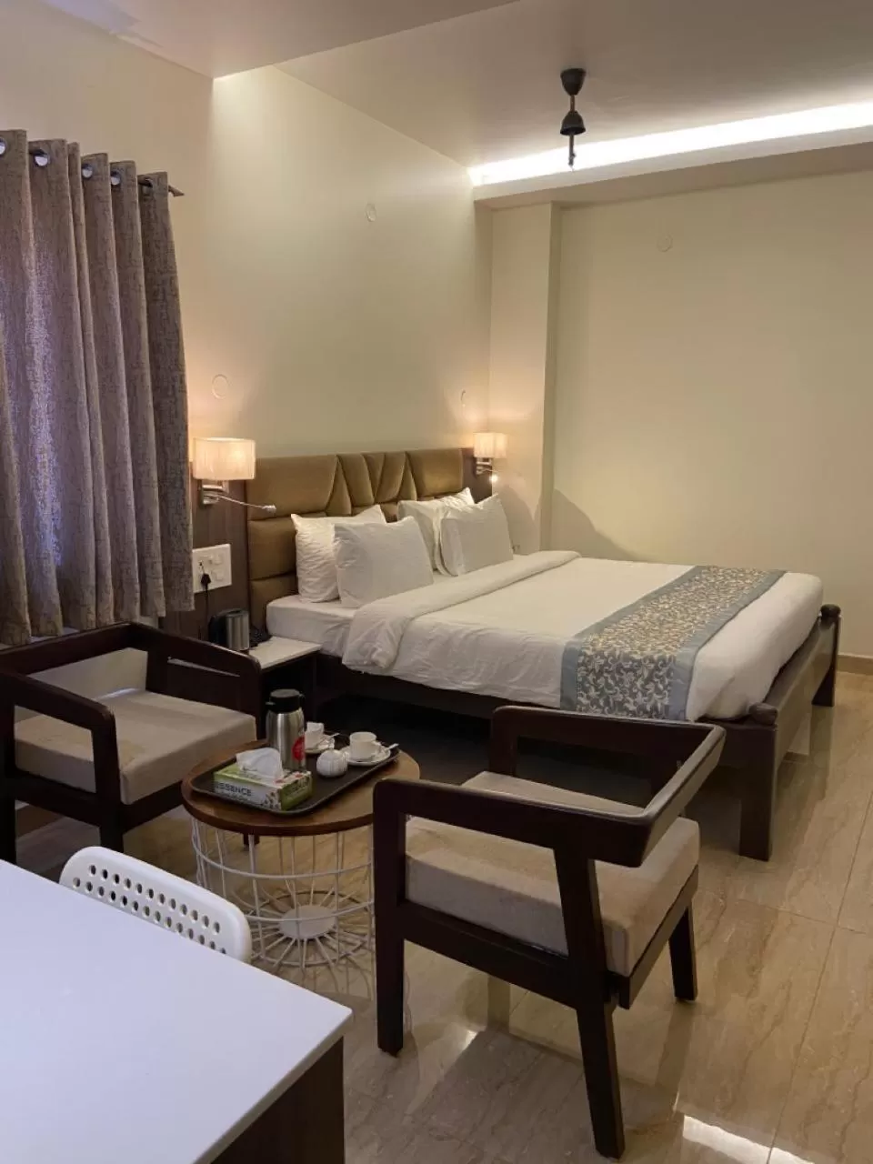 Bed in Le Shiv Executive Suite