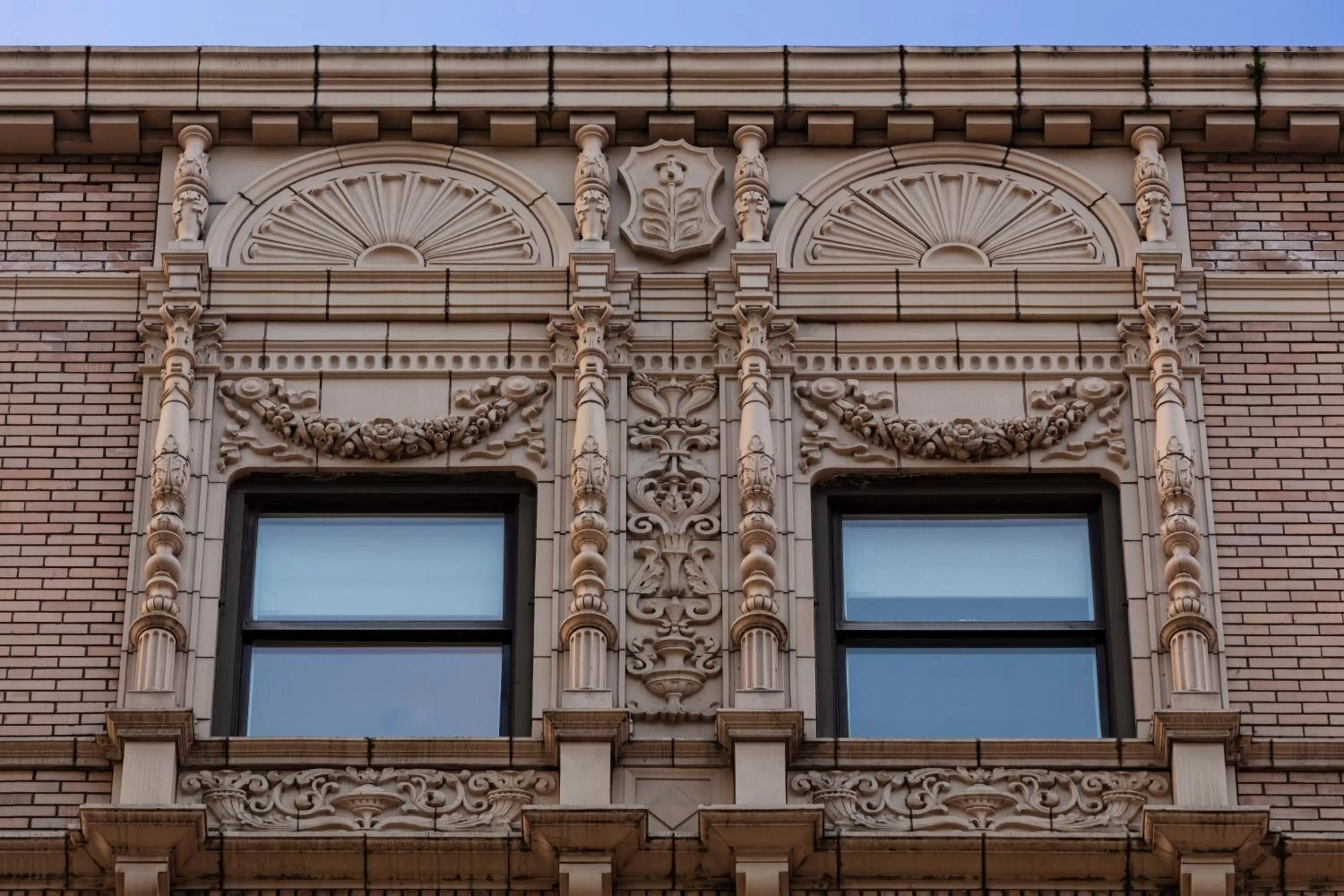 Facade/entrance in Executive Hotel Pacific