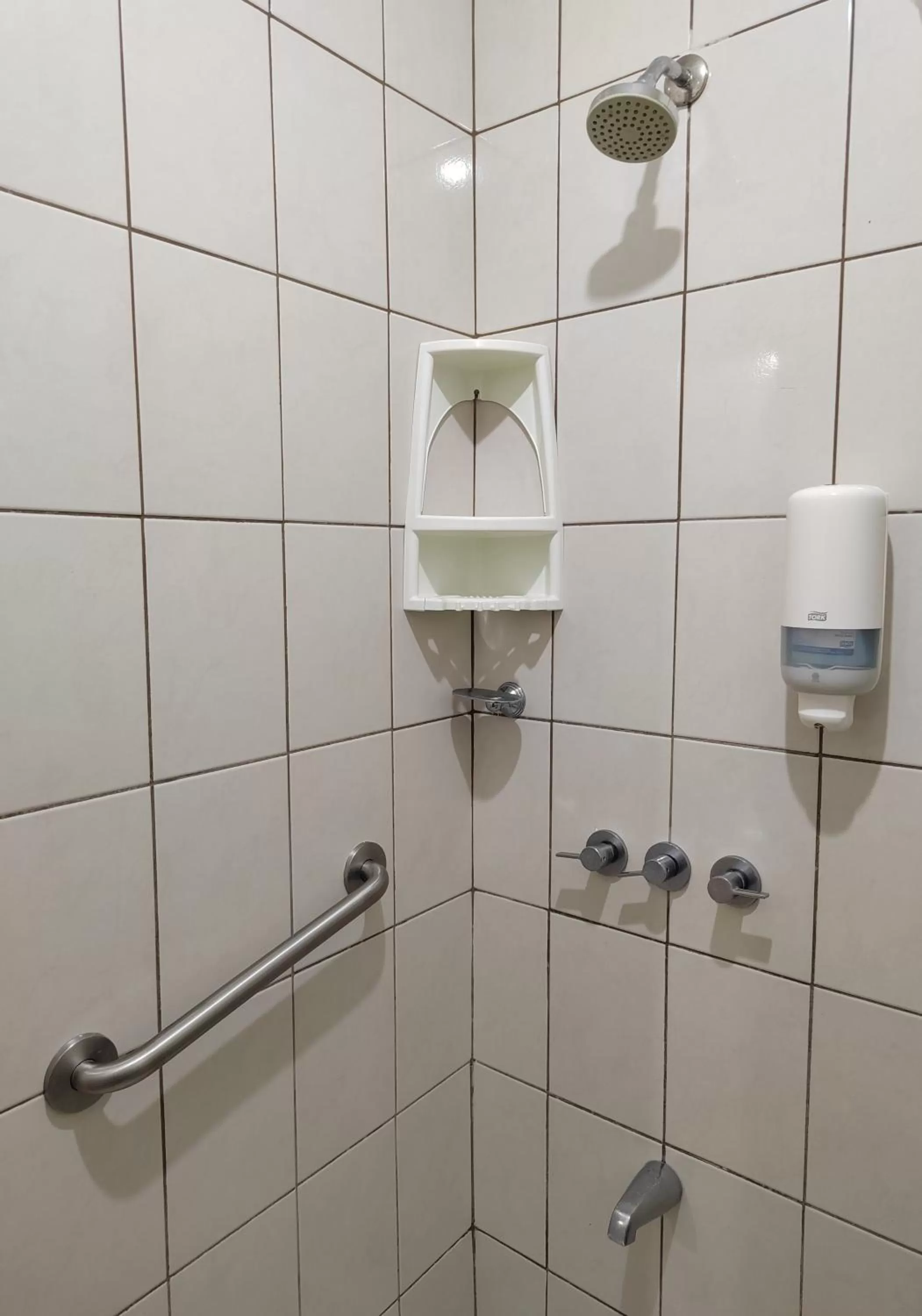 Shower in Hotel Bamboo Aeropuerto