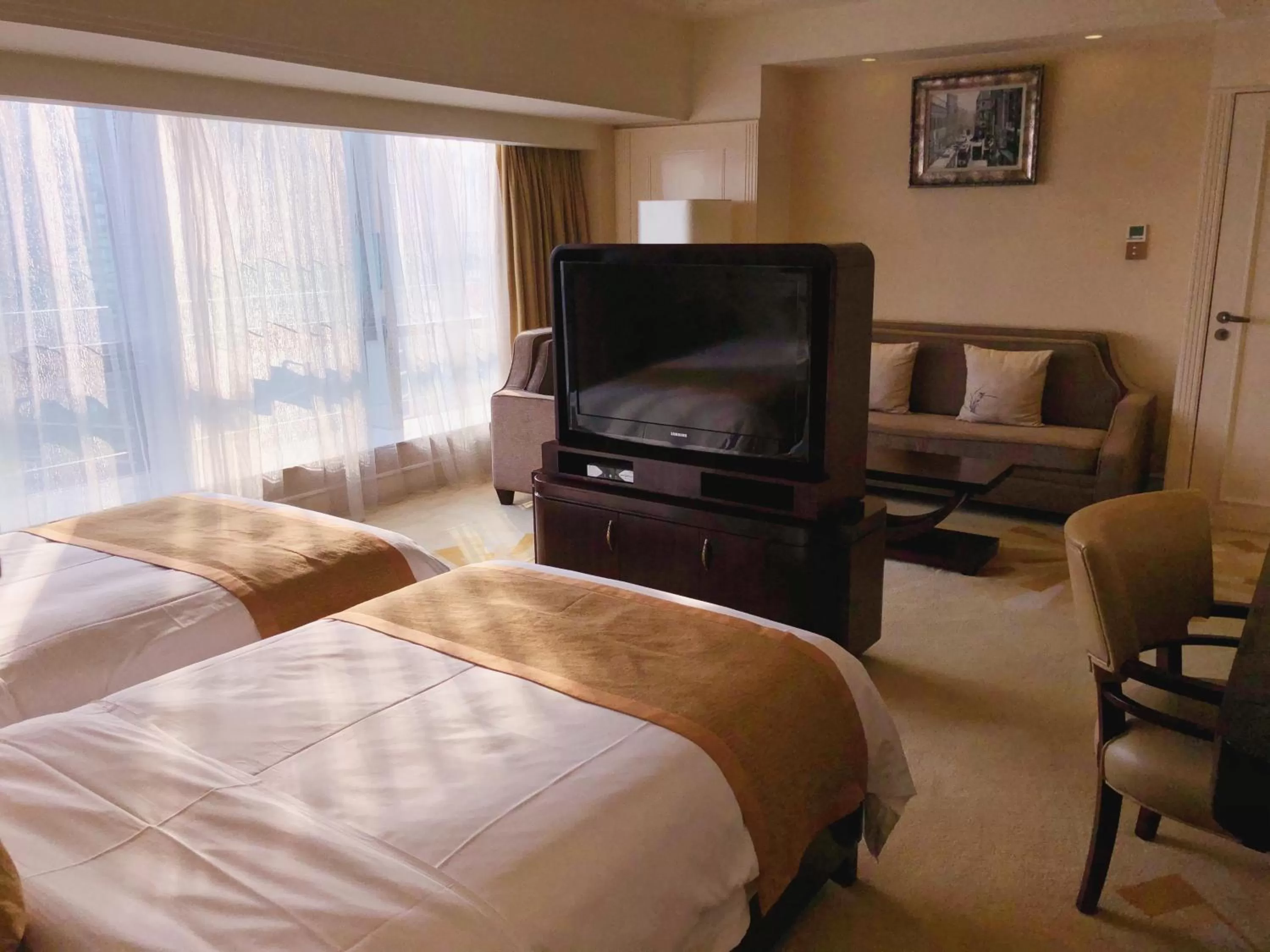 Bed in Paramount Gallery Hotel