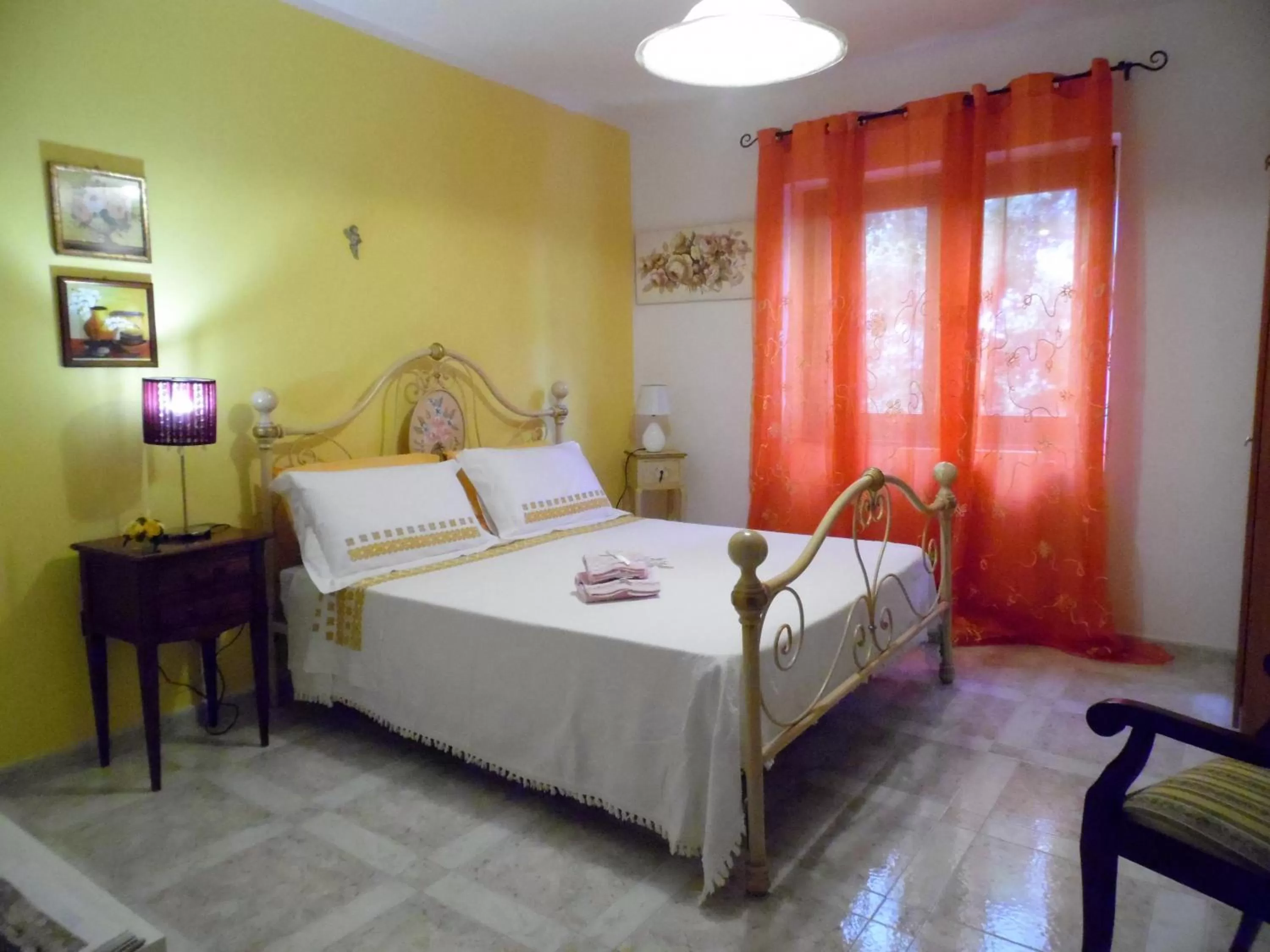 Bedroom in Sole e Luna