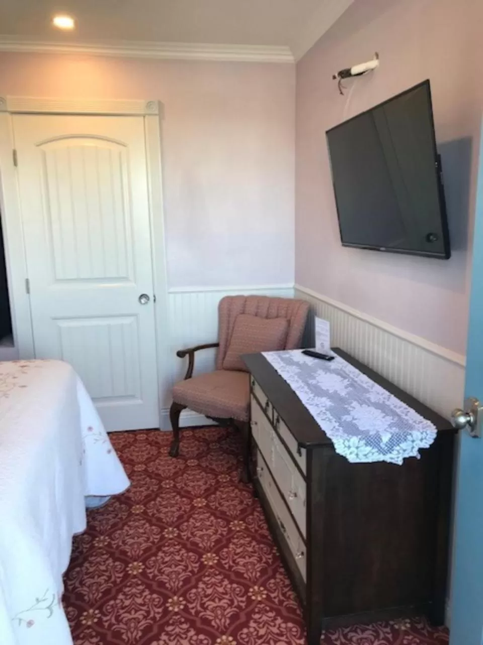 TV and multimedia, Bed in Sugarloaf Mountain Motel