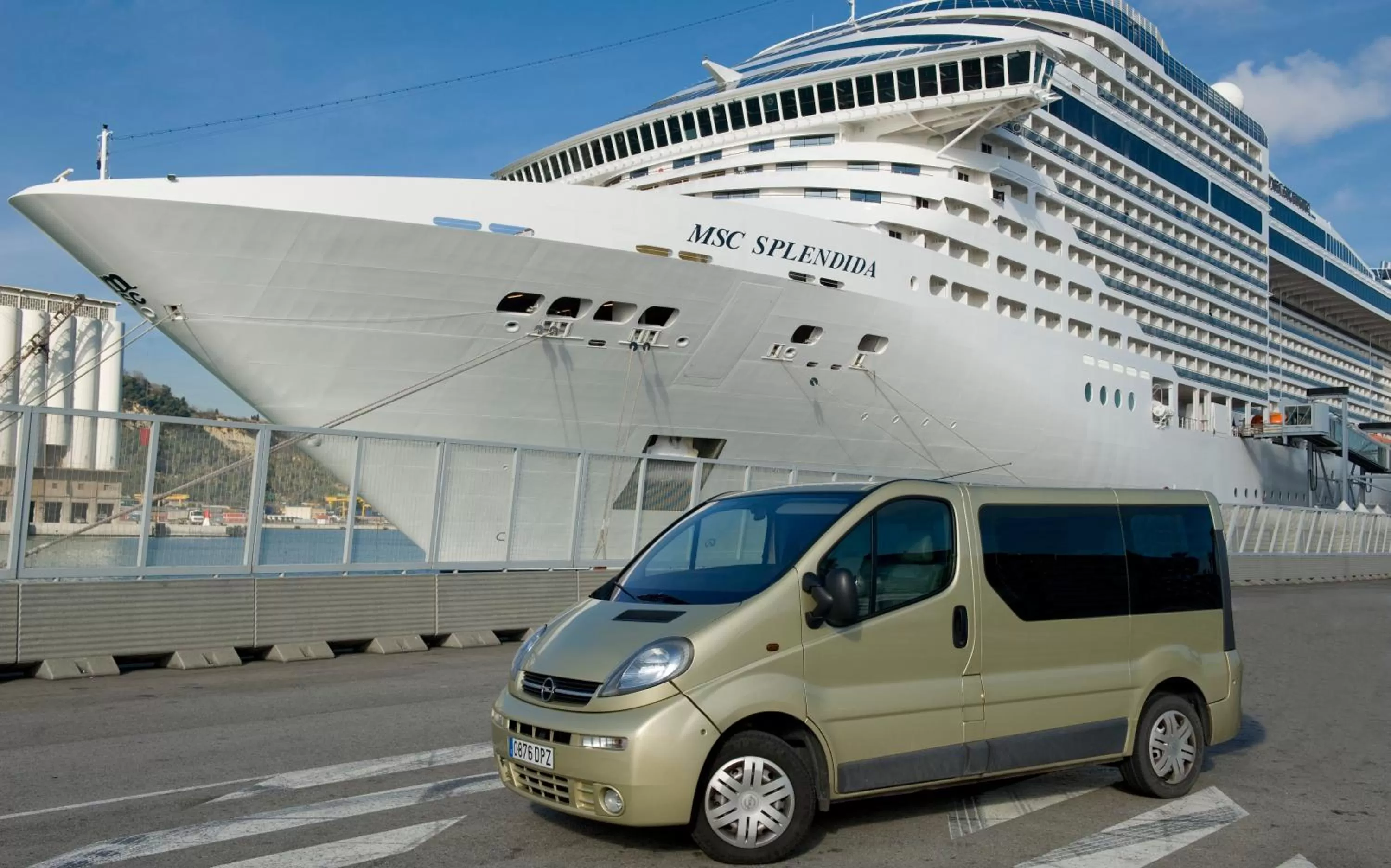 shuttle in Salles Ciutat del Prat Barcelona Airport