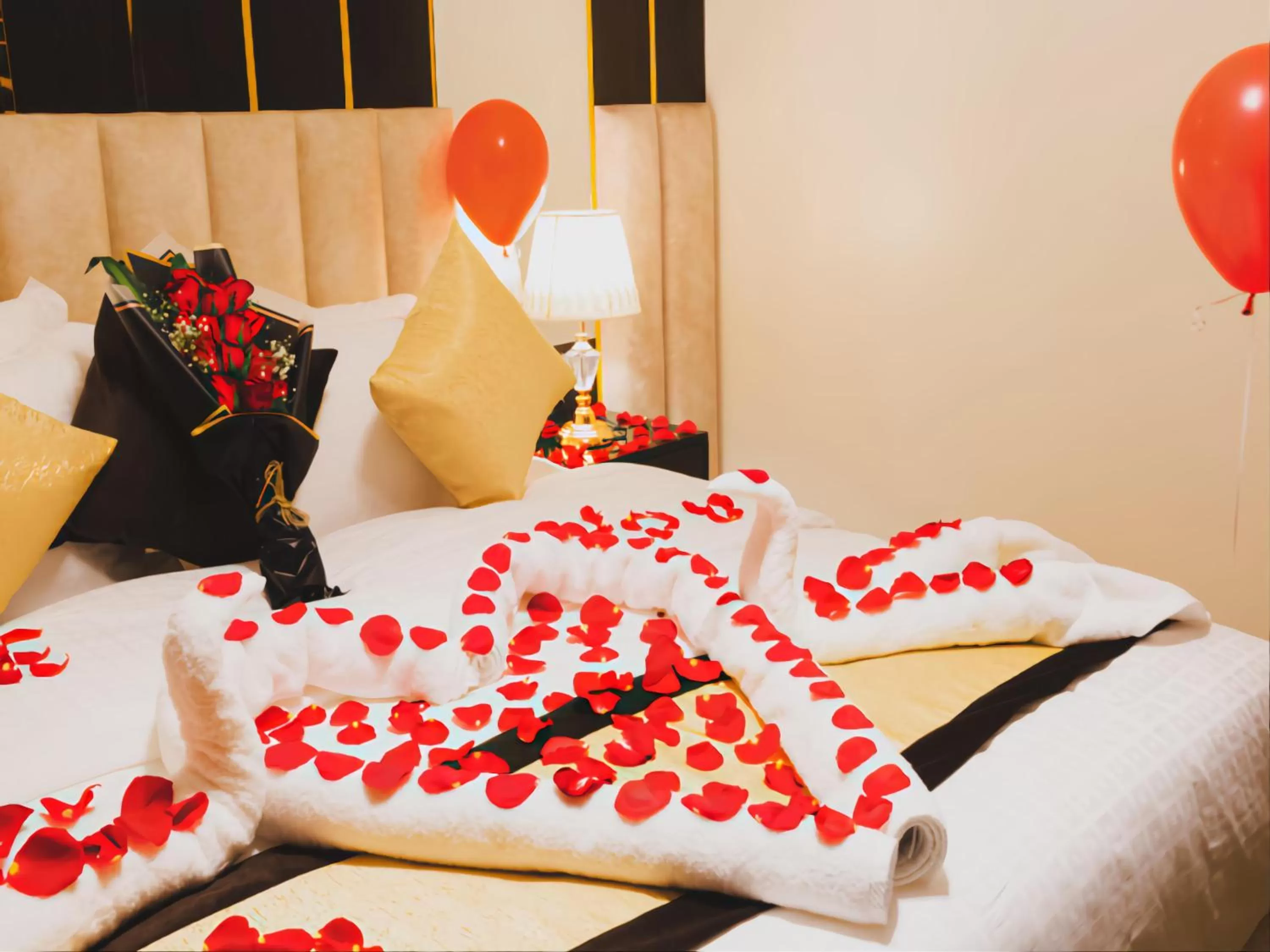 Bedroom, Bed in Golden Ship Hotel