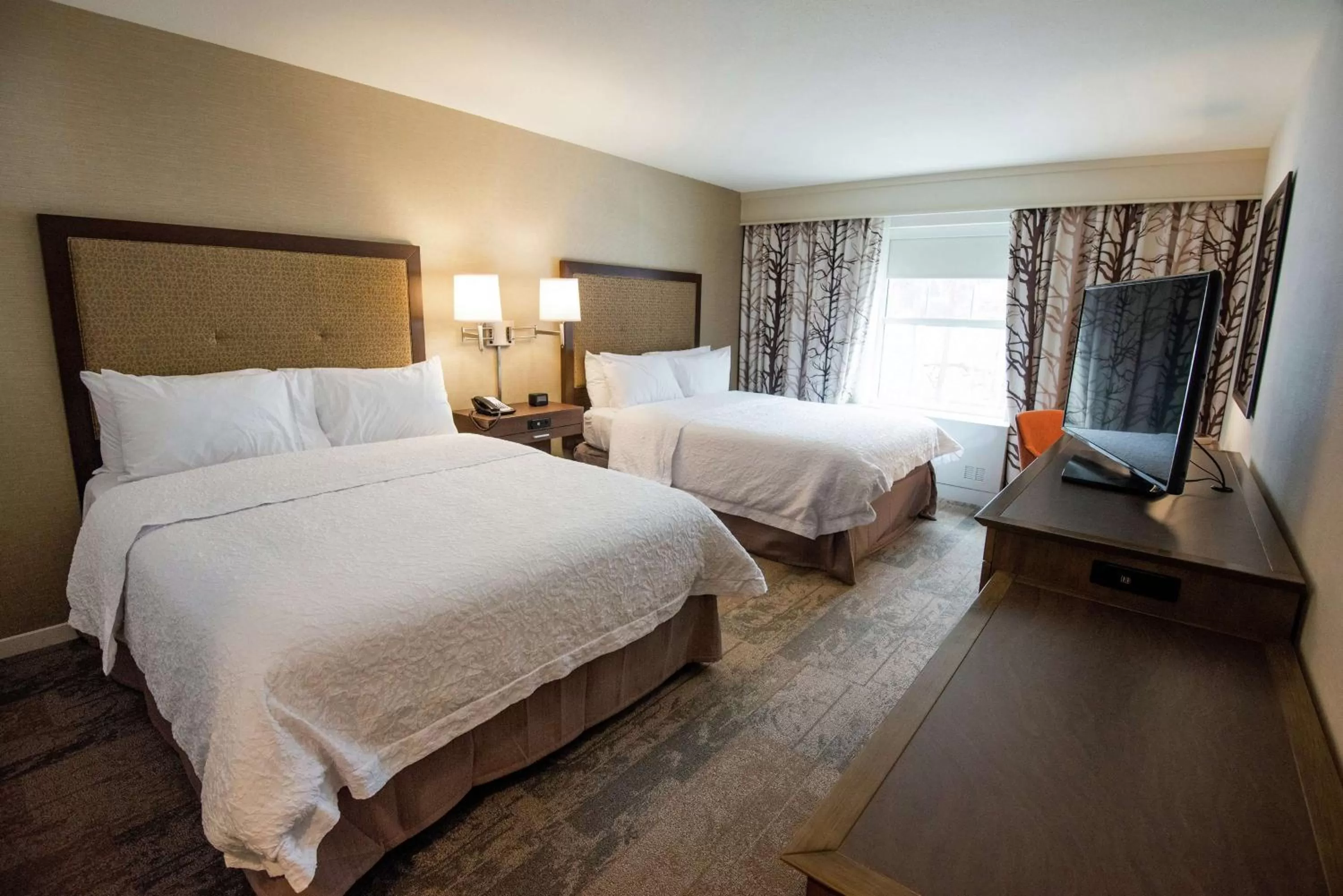 Bedroom, Bed in Hampton Inn & Suites Manchester, Vt