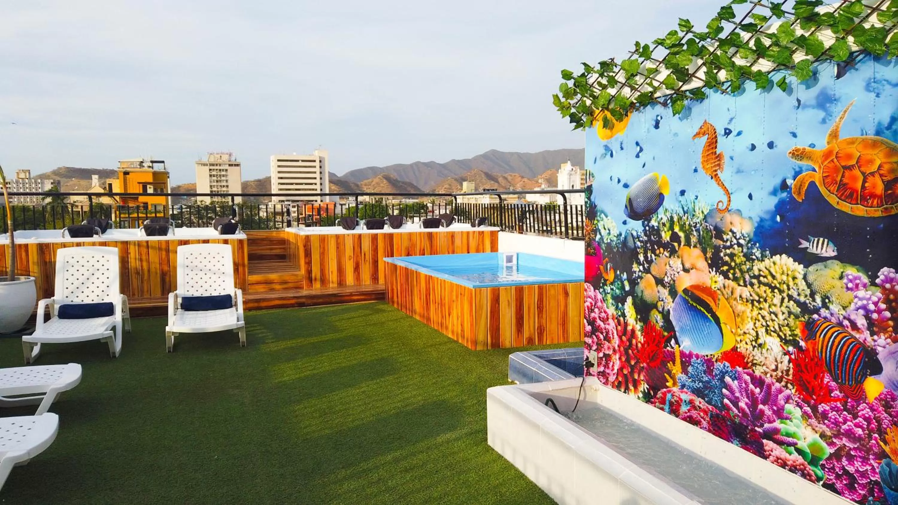 Garden, Swimming Pool in Hotel Parque de los Novios Inn