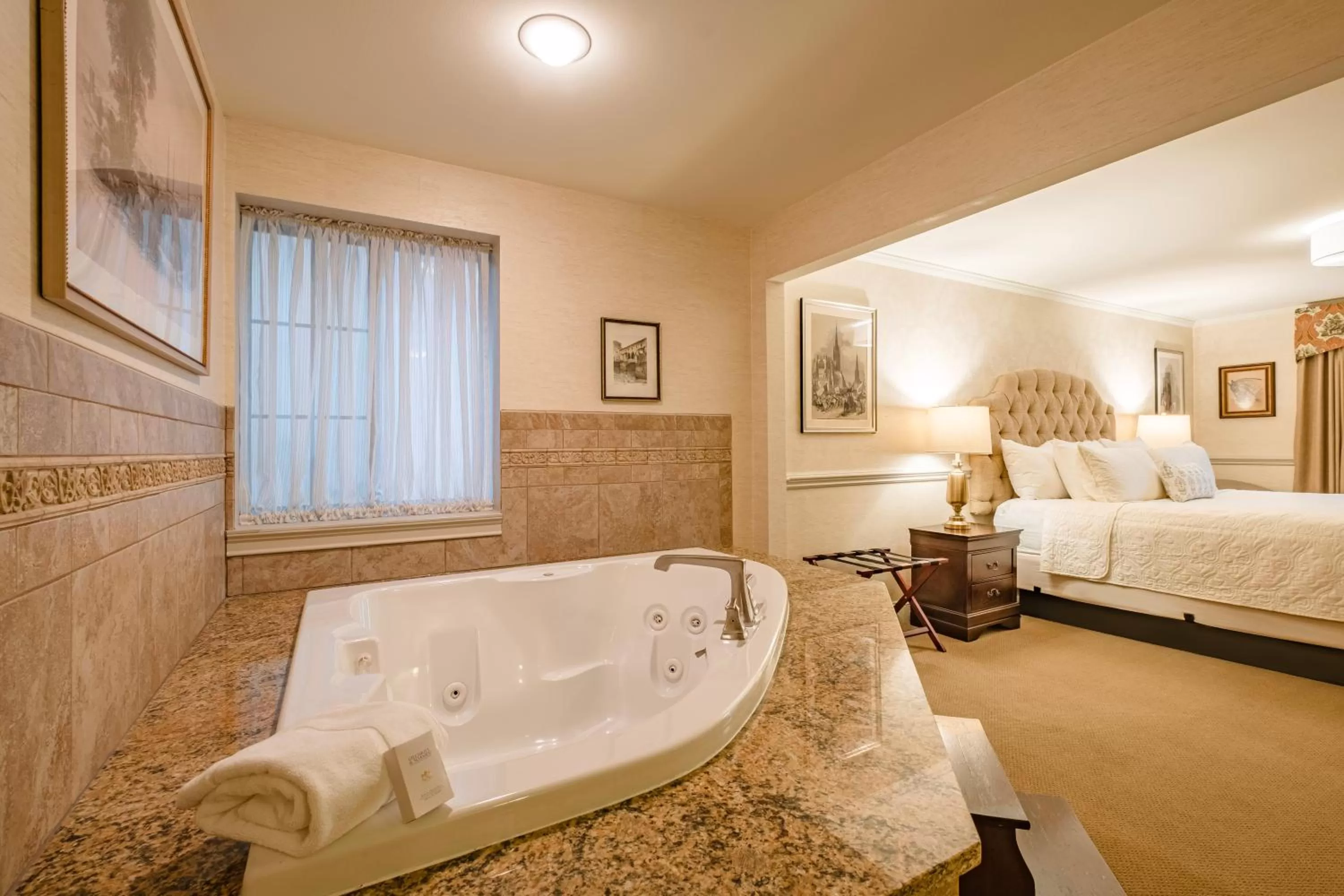 Bath, Bed in Red Coach Inn