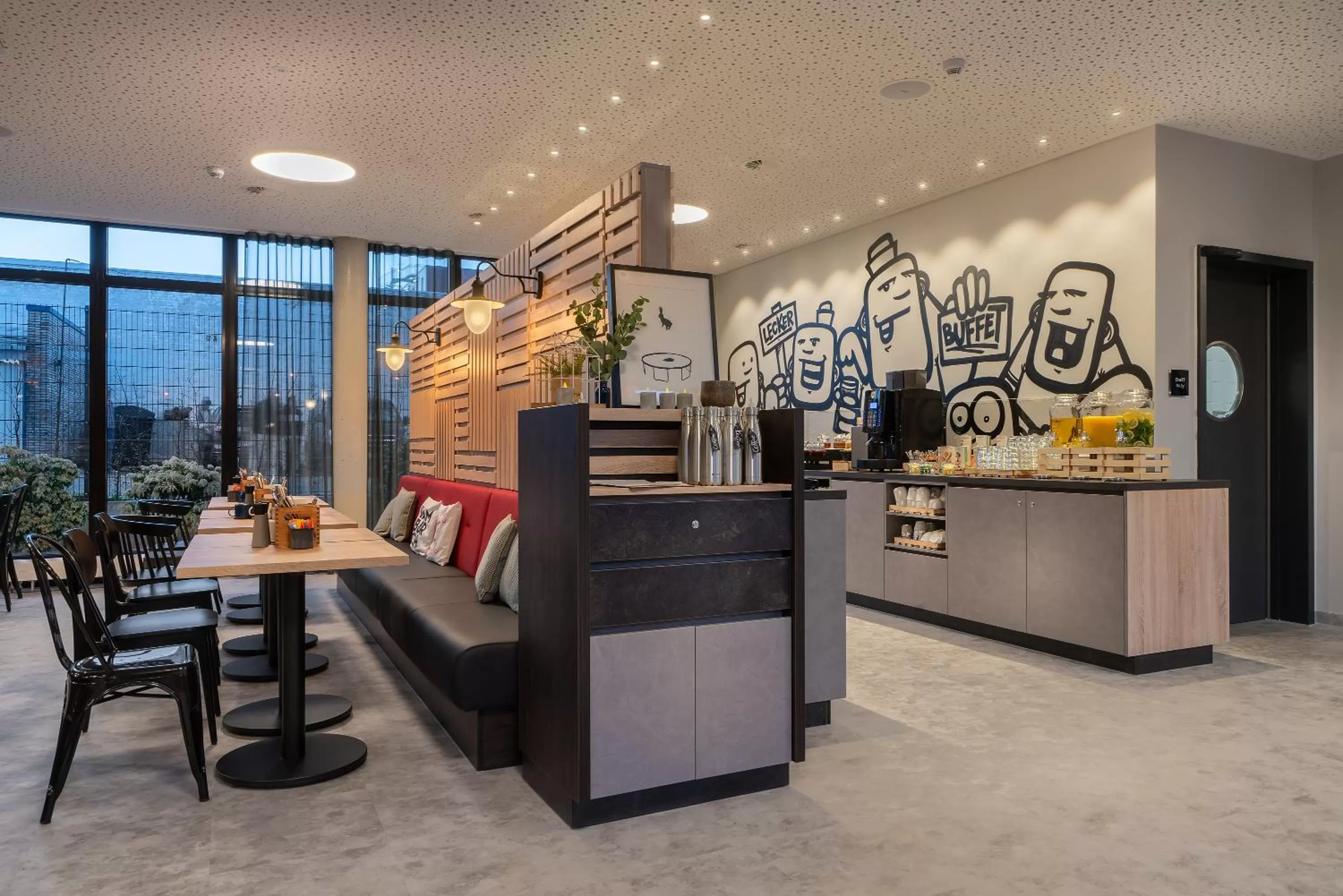 Buffet breakfast in Holiday Inn - the niu, Keg Hamburg Ost by IHG