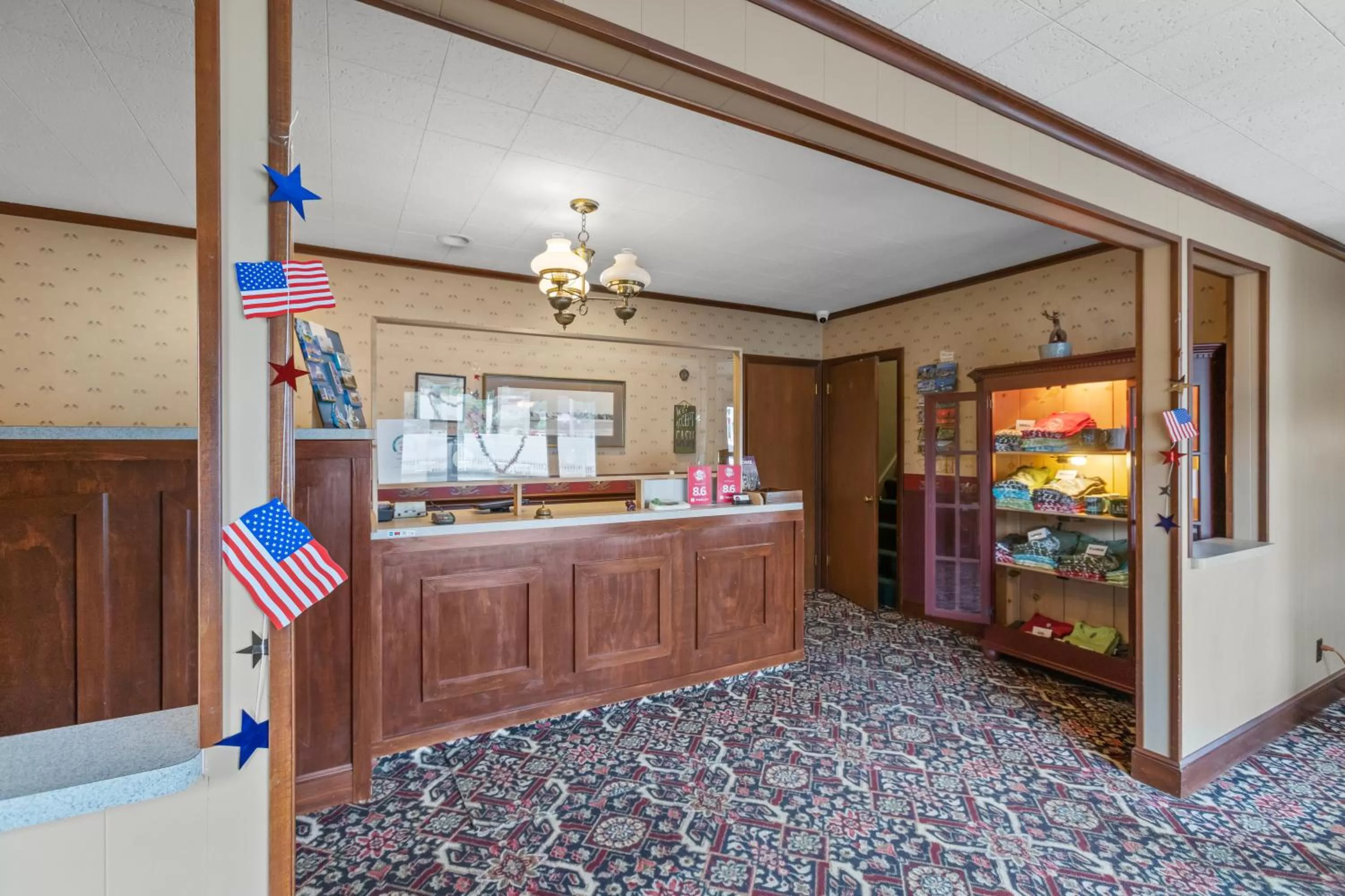 Lobby or reception in Glass House Inn Erie Near I-90 & I-79