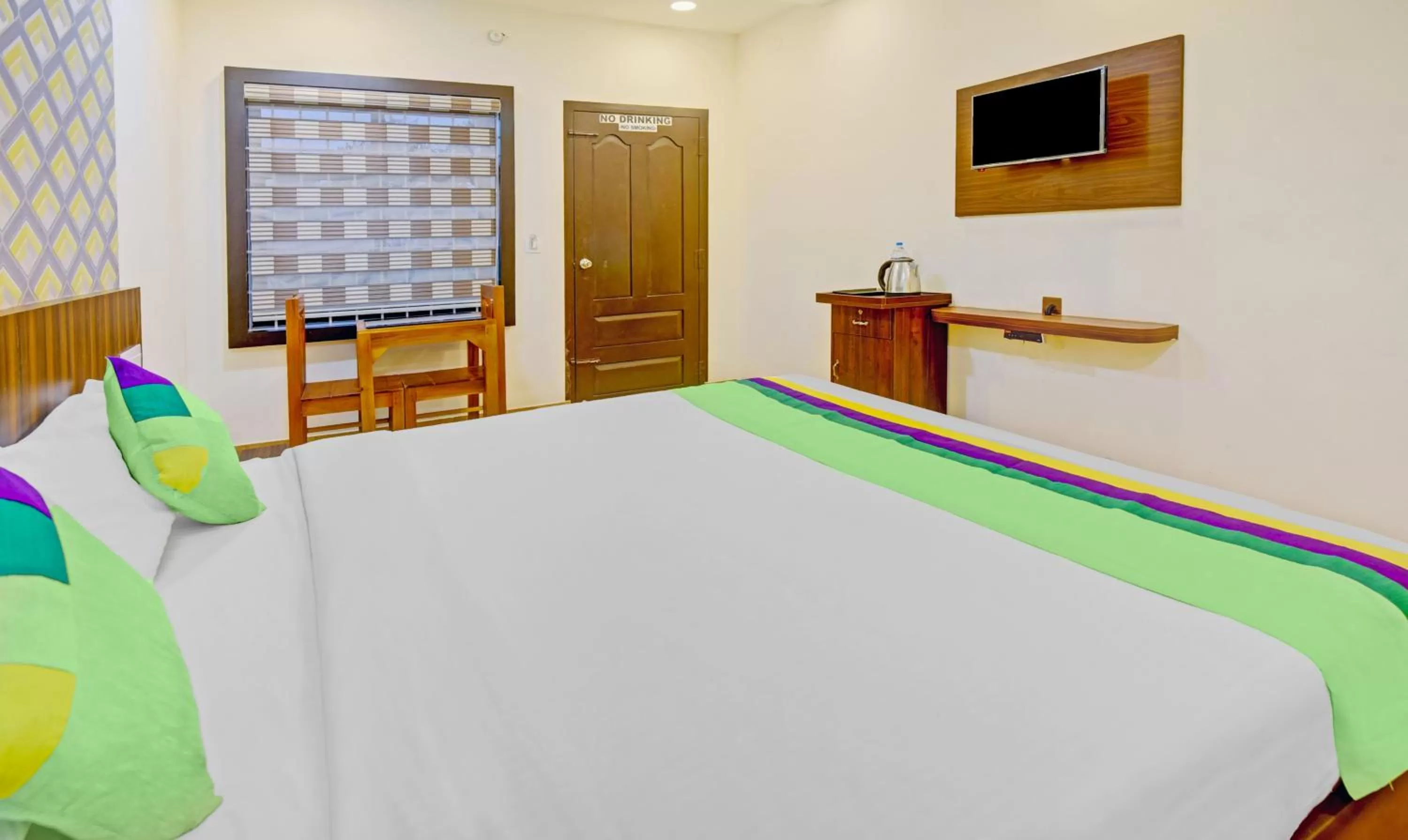 Bedroom, Bed in Itsy Hotels Igloo Residency, 400 Meters From Raja Seat Garden