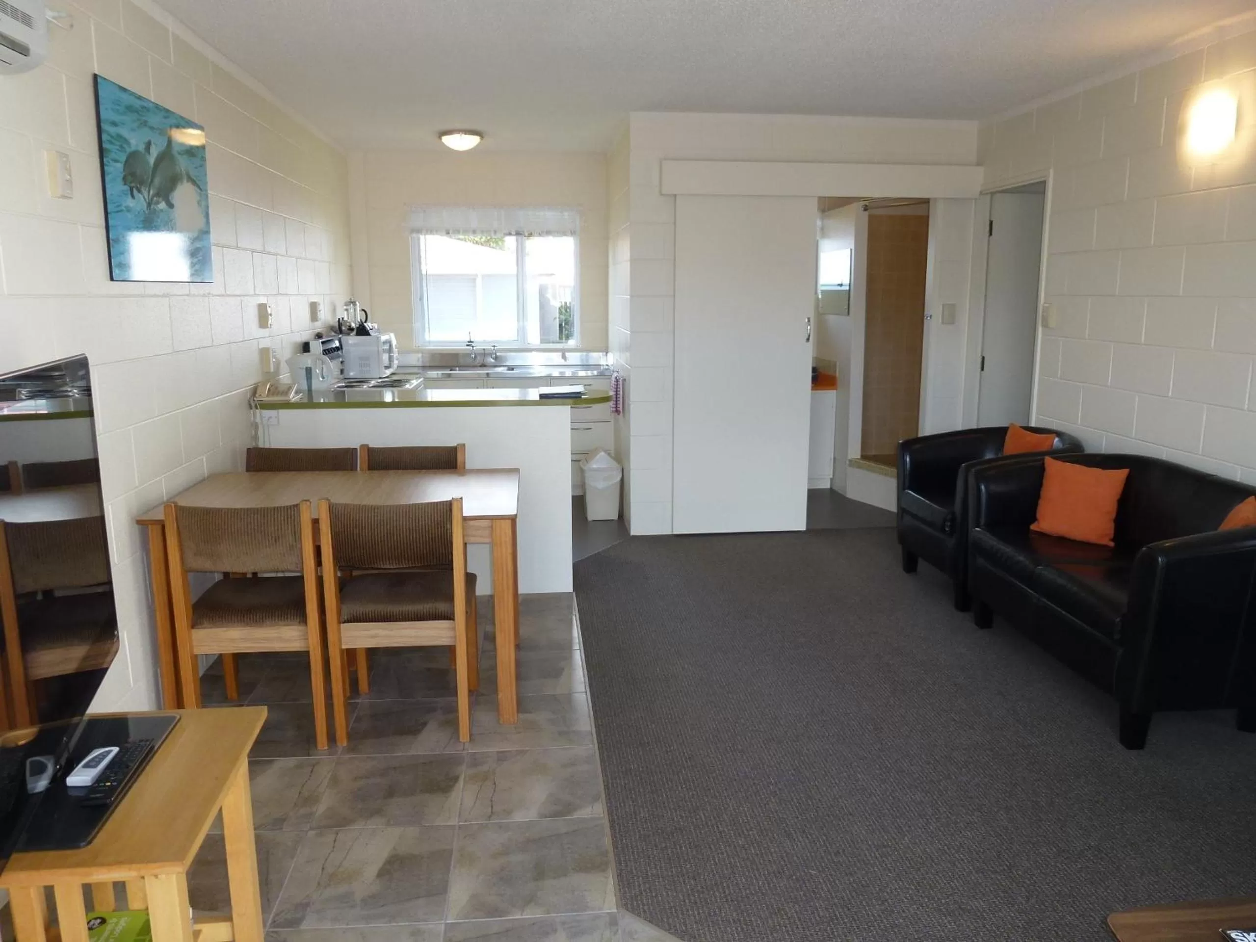 Photo of the whole room, Dining Area in Mana-Nui Motel