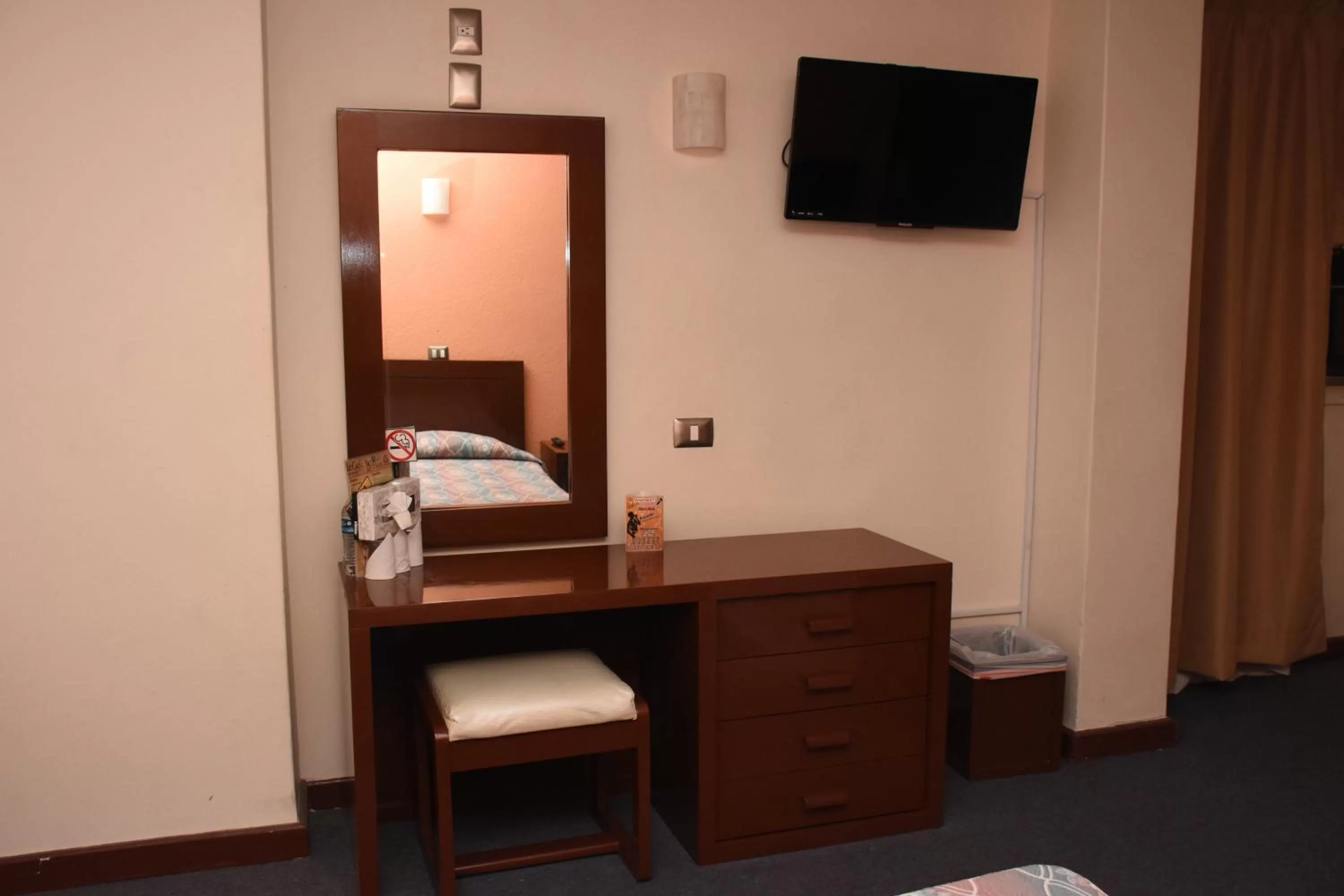 TV and multimedia, Bed in Hotel Maria Victoria Xalapa