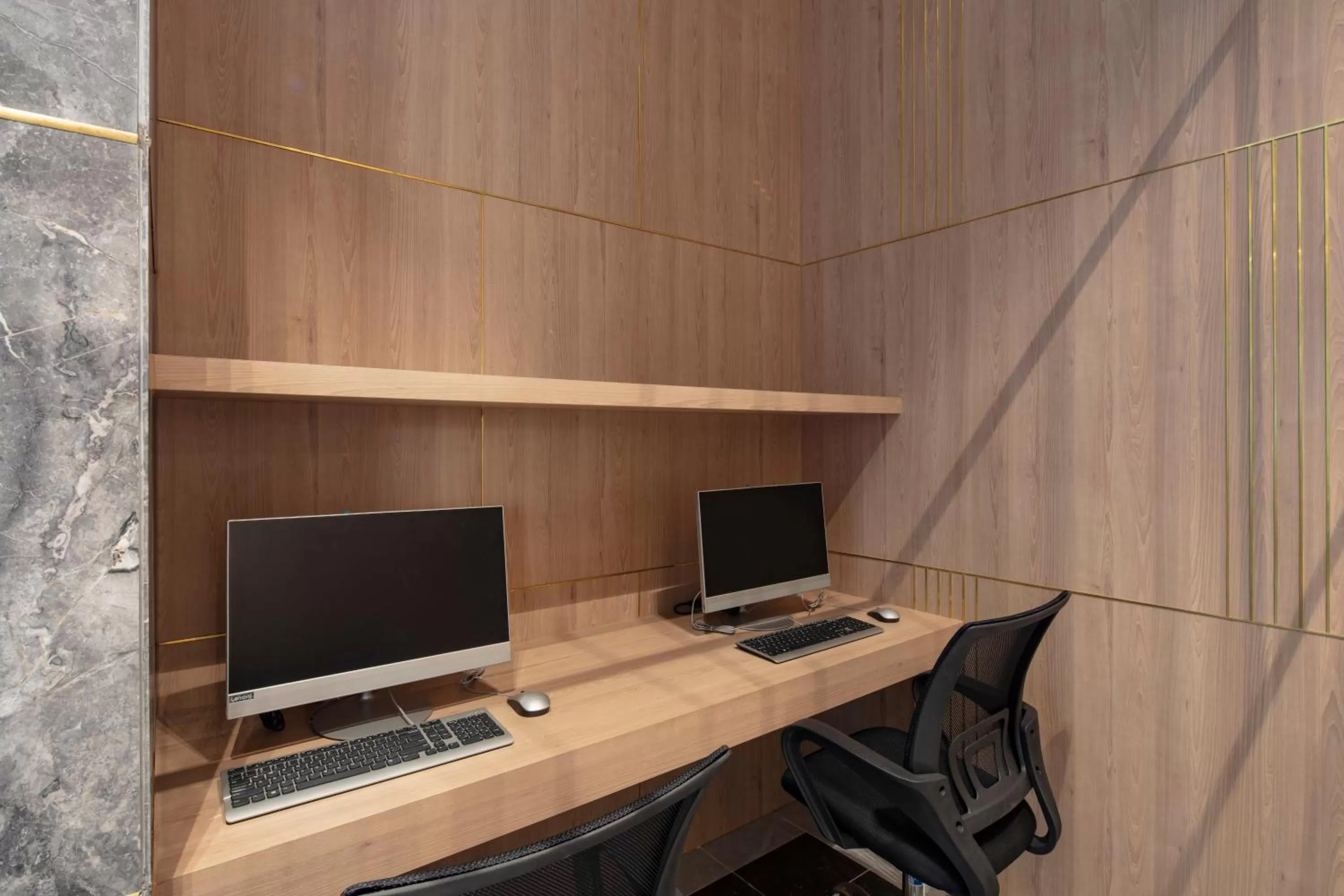 Business facilities in DQua Hotel