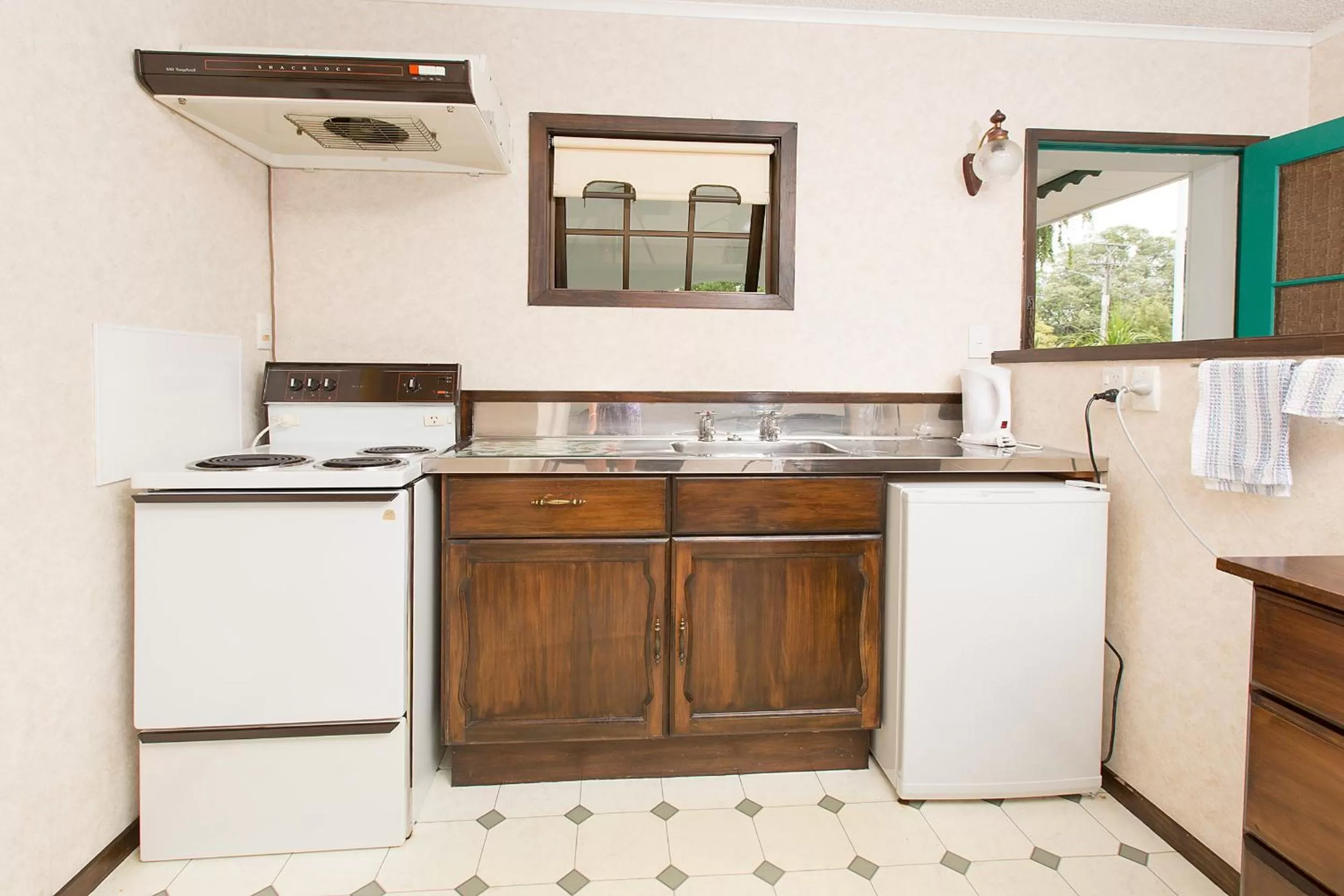 Kitchen or kitchenette in Stonehaven Motel