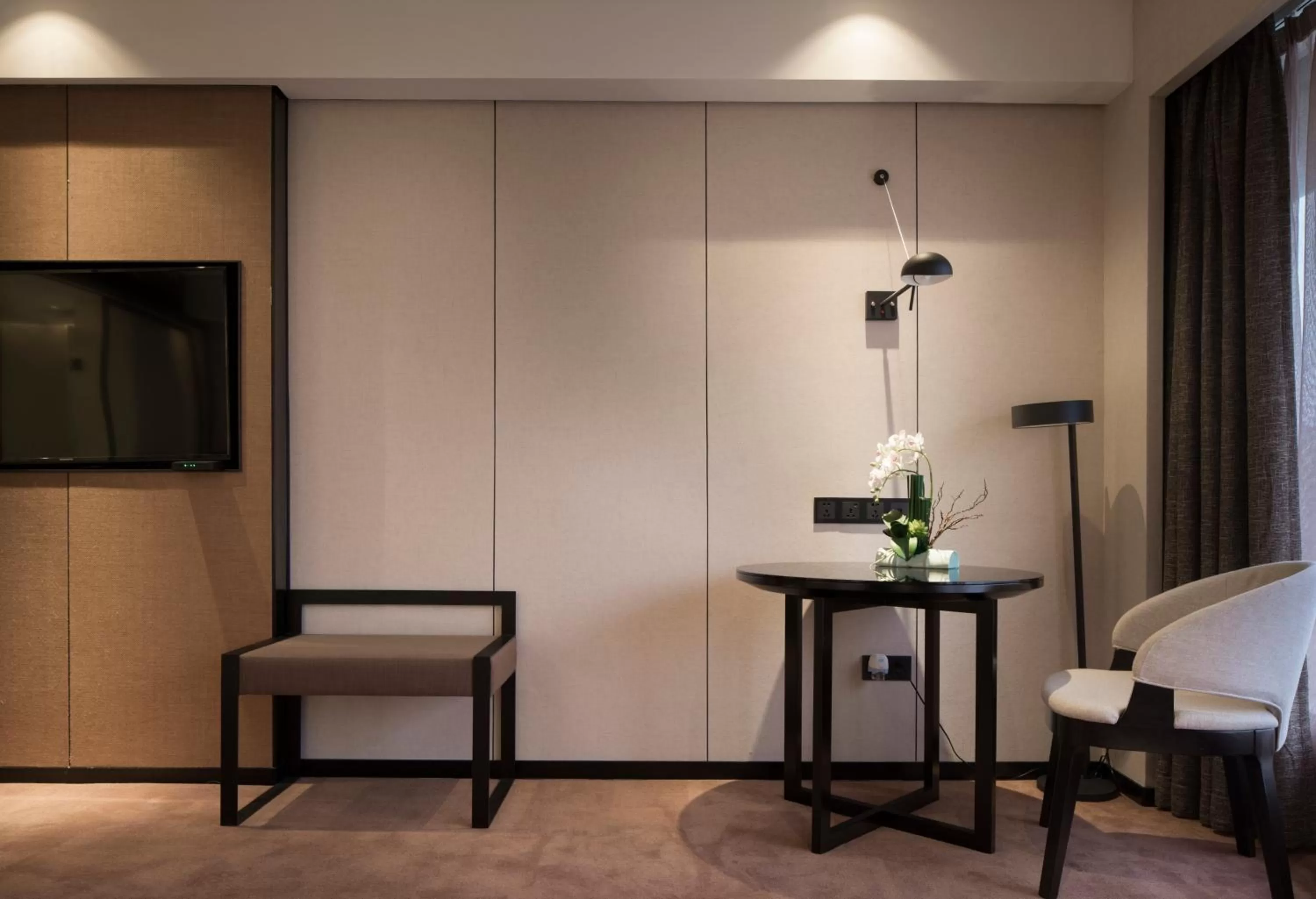 TV and multimedia, Bed in Paco Hotel Dongpu Guanghzou -Free Shuttle Bus for Canton Fair