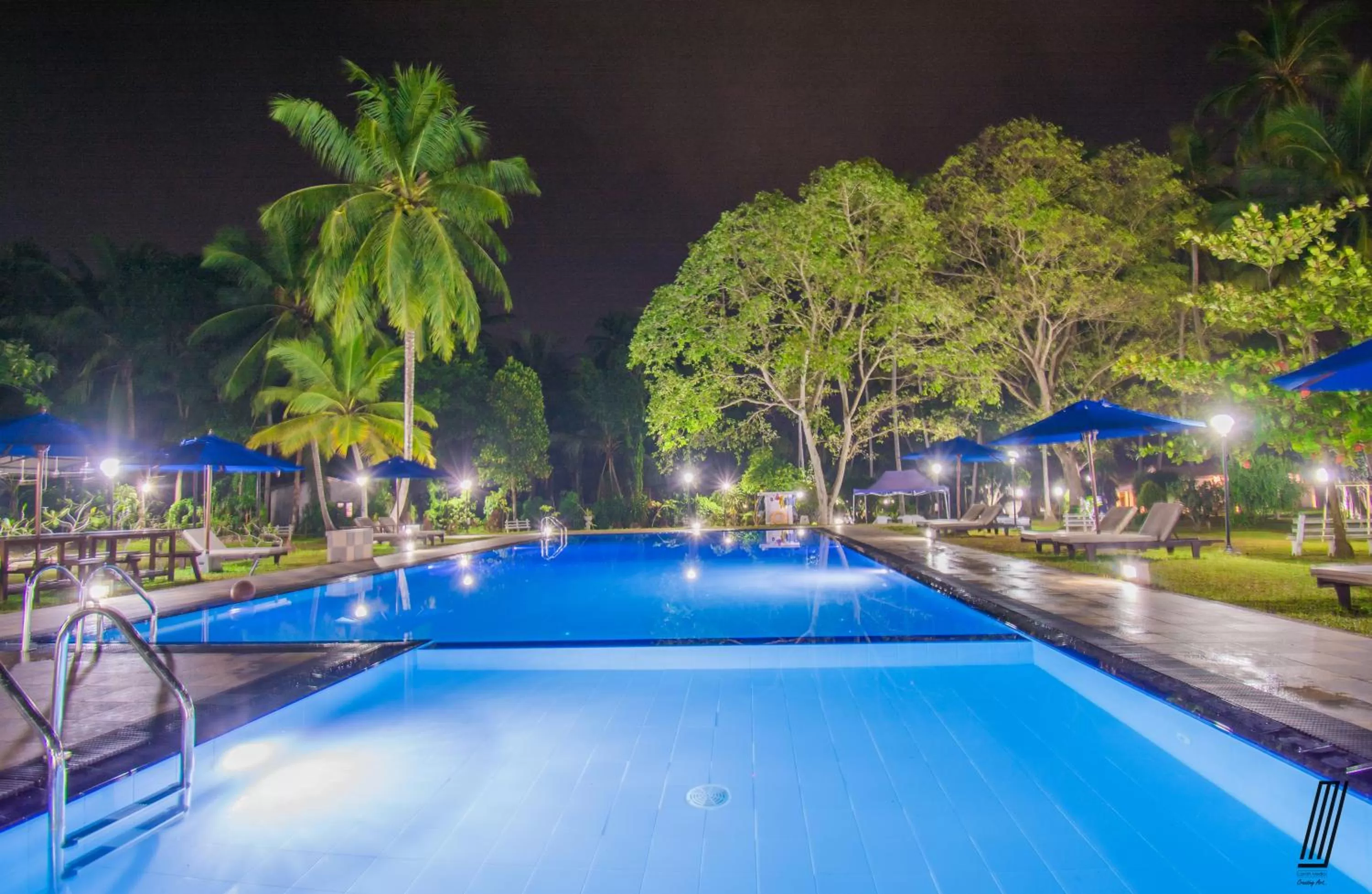 Swimming pool in Oreeka - Katunayake Airport Transit Hotels
