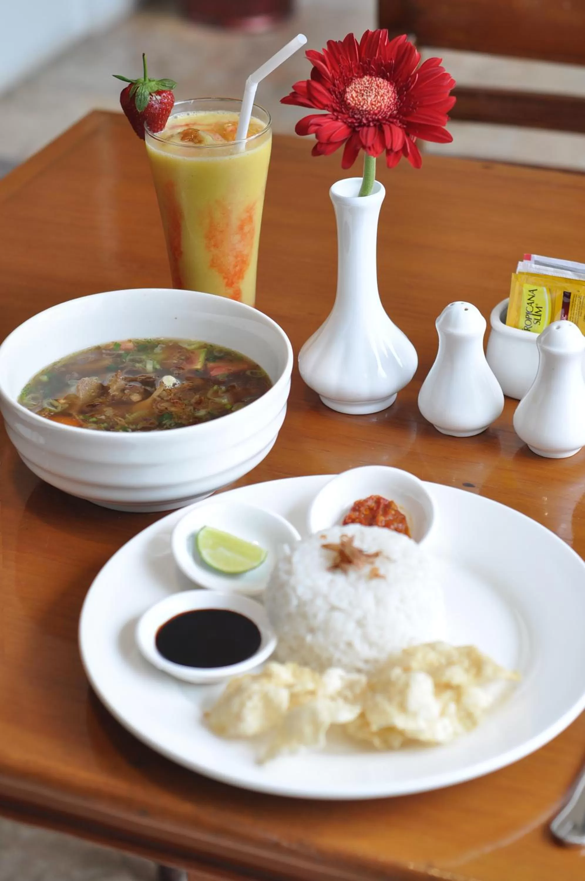 Restaurant/places to eat in Dreamtel Jakarta