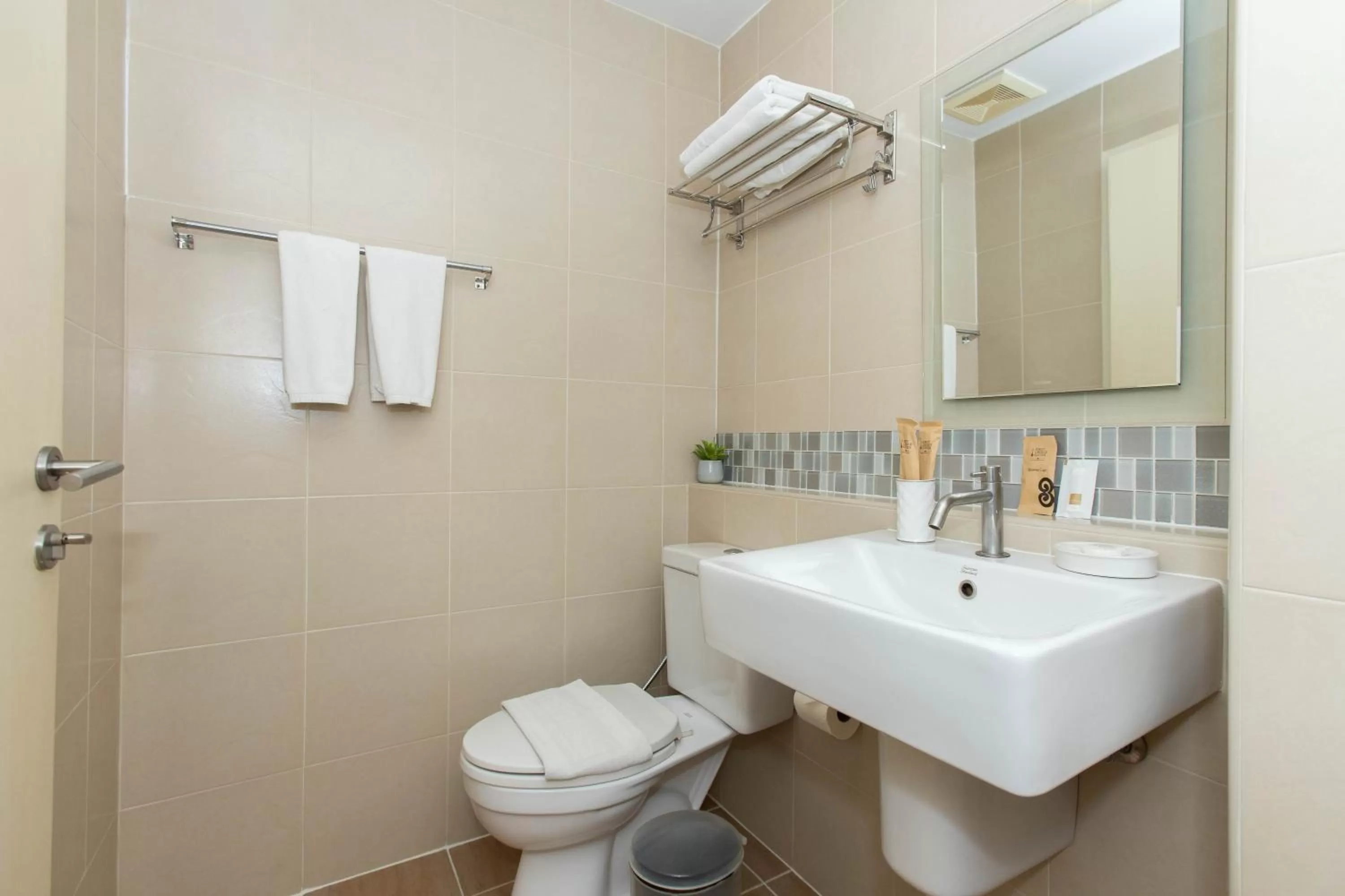 Shower in First Choice Suites SHA Plus Extra